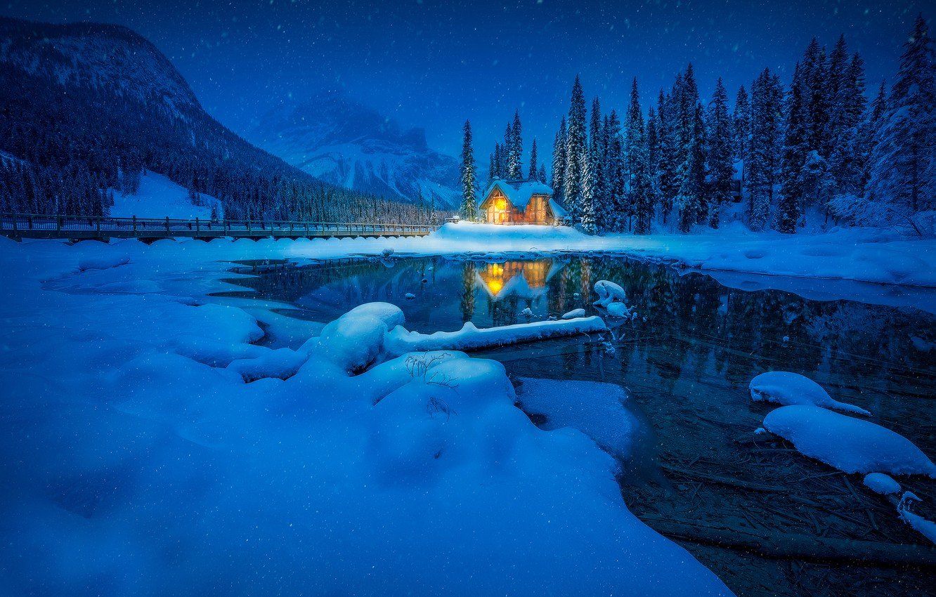 Озеро зимой ночью