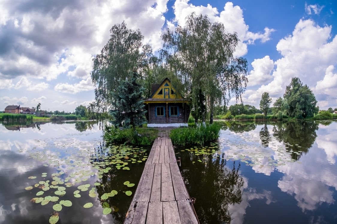 Фото озера в деревне