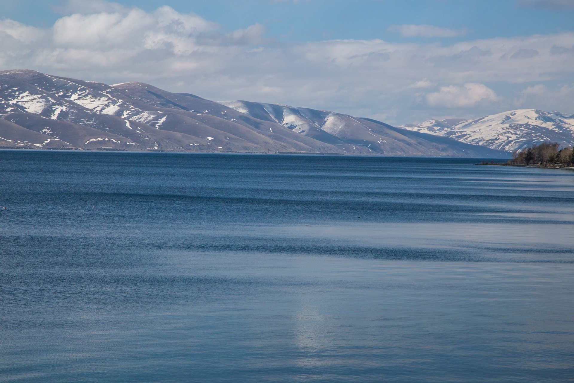 Глубина озера севан. Озеро Севан. Запрудные озера Севан. Озеро Севан горы. Озеро Севан Марий Эл.