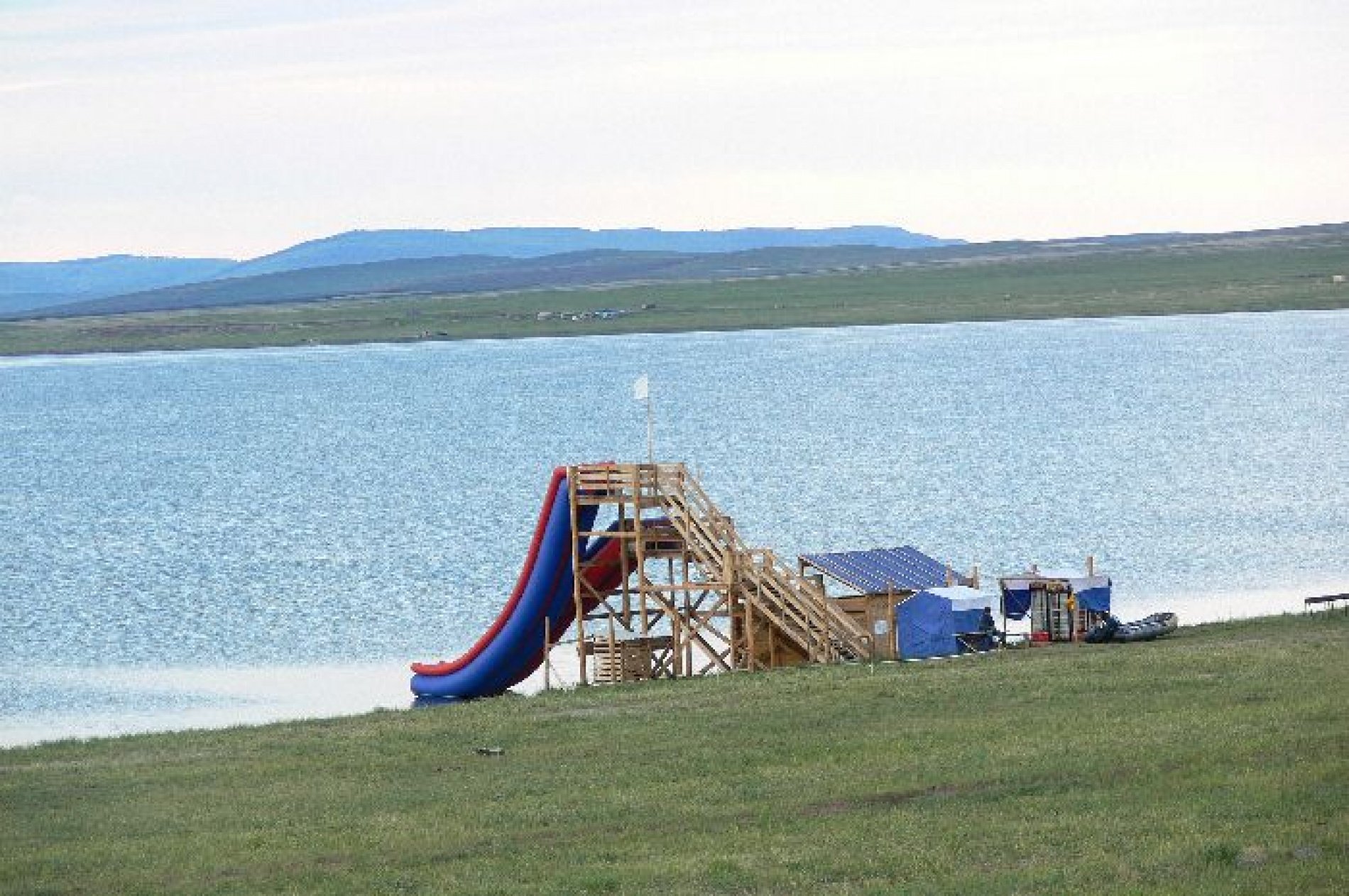 Отдых на озере шира. Хакасия озеро беле палаточный городок. Республика Хакасия озеро Шира. Озеро беле Красноярский край. Озеро белё Хакасия.
