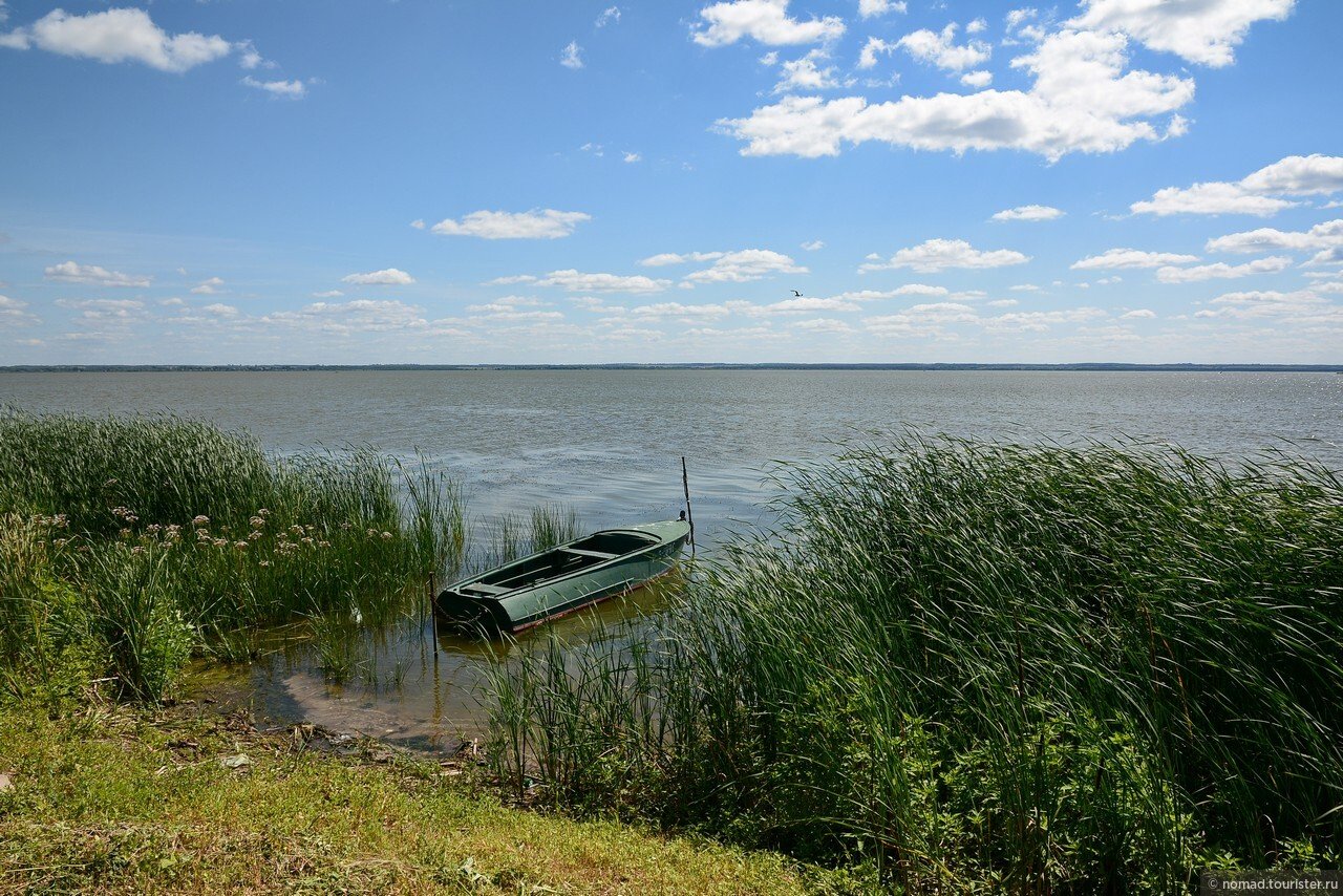 Рыбалка на озере неро. Озеро Неро пляж. Озеро Неро Ростов пляж. Озеро Неро Ярославская область пляж. Озеро Неро рыбалка.