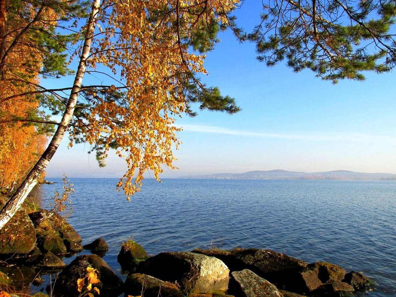 Озеро таватуй свердловская. Озеро Таватуй. Таватуй озеро Екатеринбург. Новоуральск озеро Таватуй. Озеро Таватуй Урал.