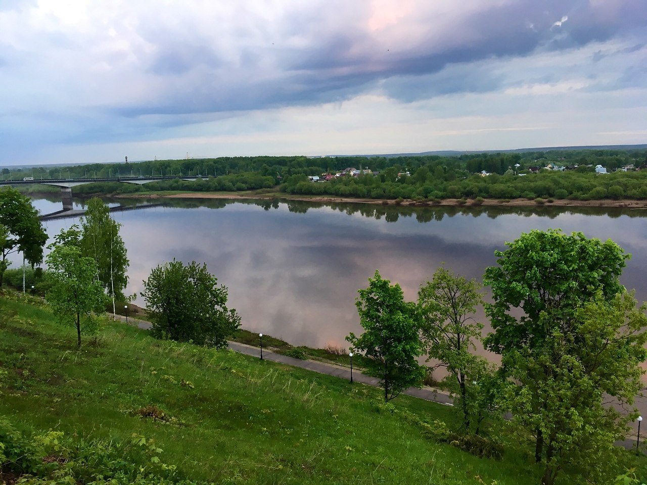 Вятка города россии. Река Вятка Киров. Река Вятка Кирово Чепецк. Город Киров река Вятка. Река Вятка Нововятск.