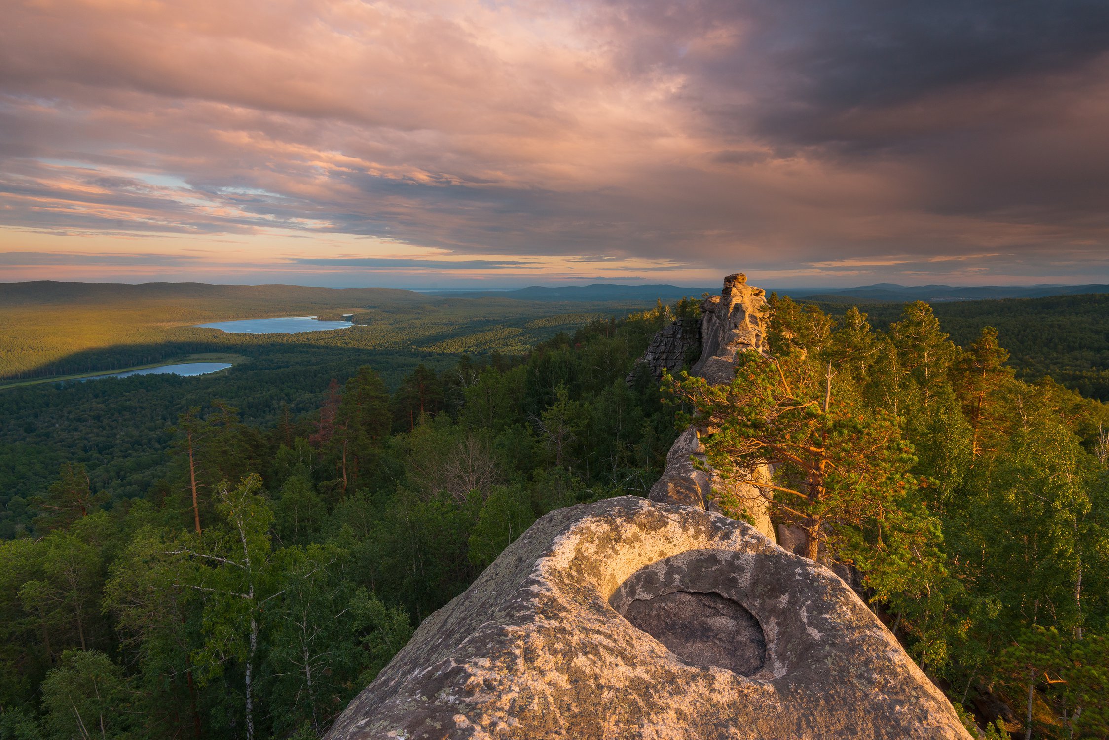 Аракульский шихан фото. Гора Аракульский Шихан. Уральские Шиханы Аракуль. Аракульские Шиханы, Южный Урал. Урал озеро Аракуль Шихан.