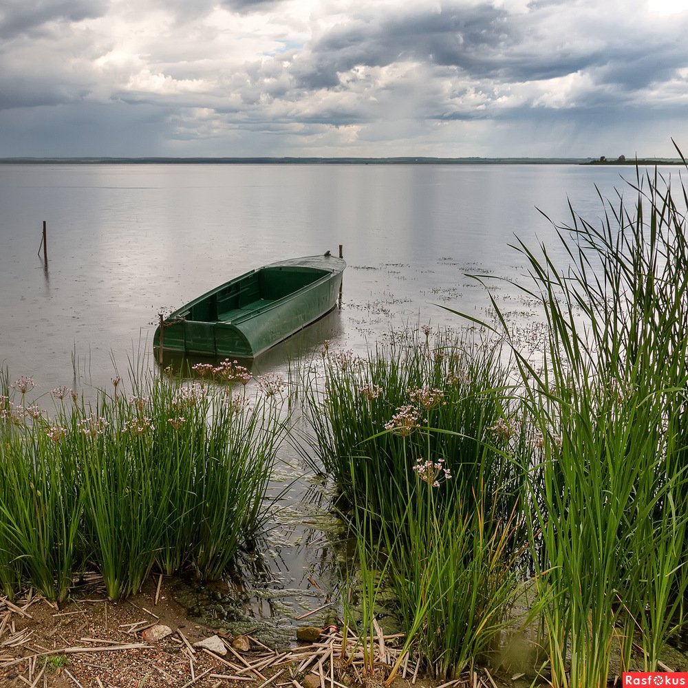 Озеро неро область. Озеро Неро. Залив Варус озеро Неро. Озеро Неро Ростов. Озеро Неро яхта.
