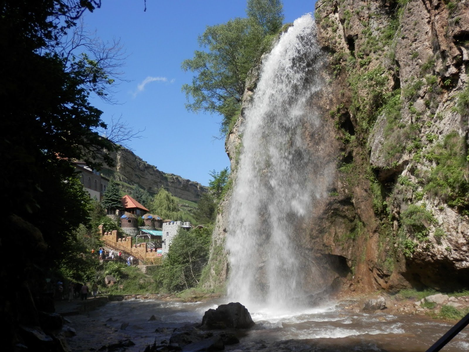 Турбаза медовые водопады в Кисловодске