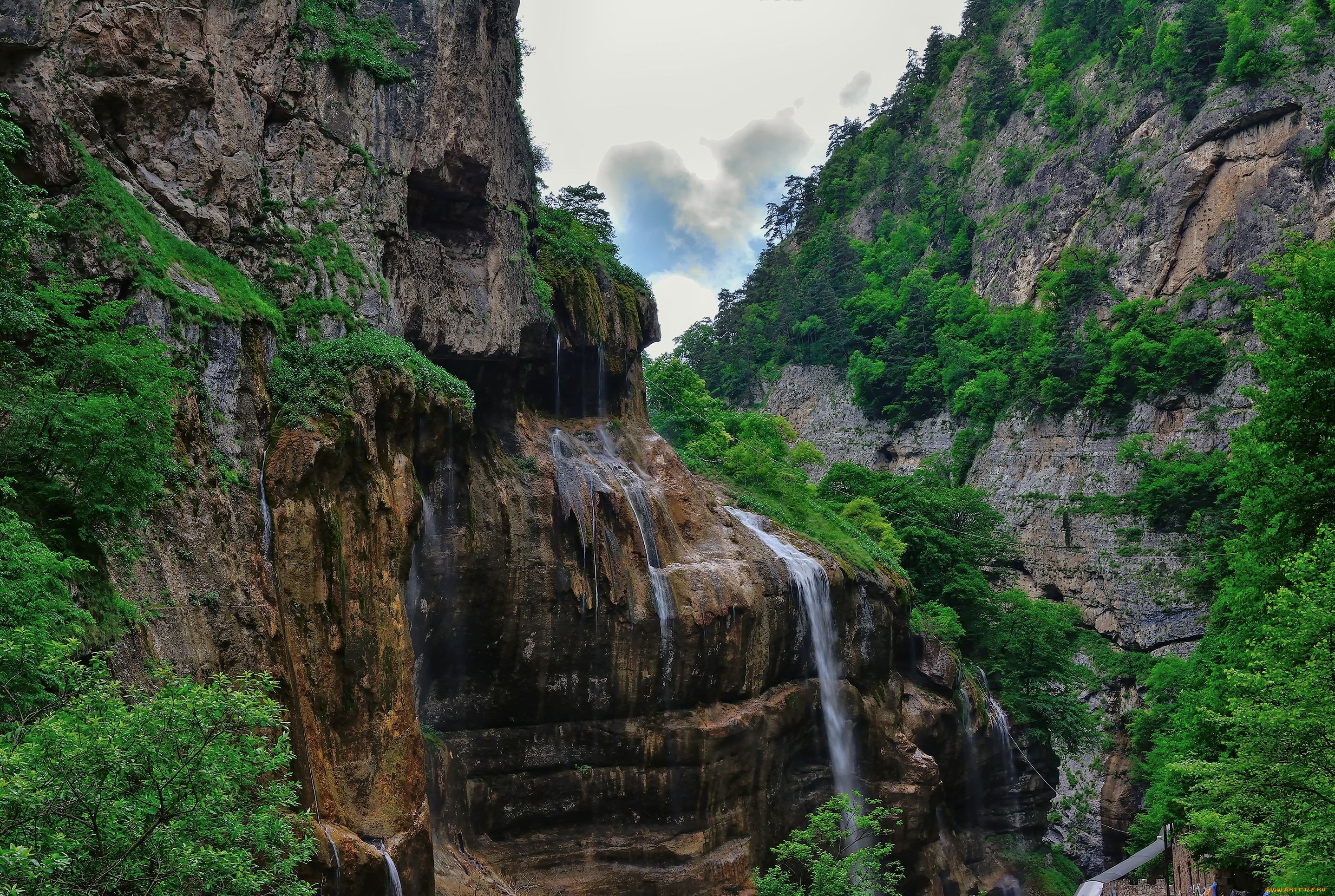 Чегем природа. Чегемское ущелье Кабардино Балкария. Чегемские водопады Кабардино-Балкария. Чегемские водопады водопады. Чегемские водопады Кавказ.