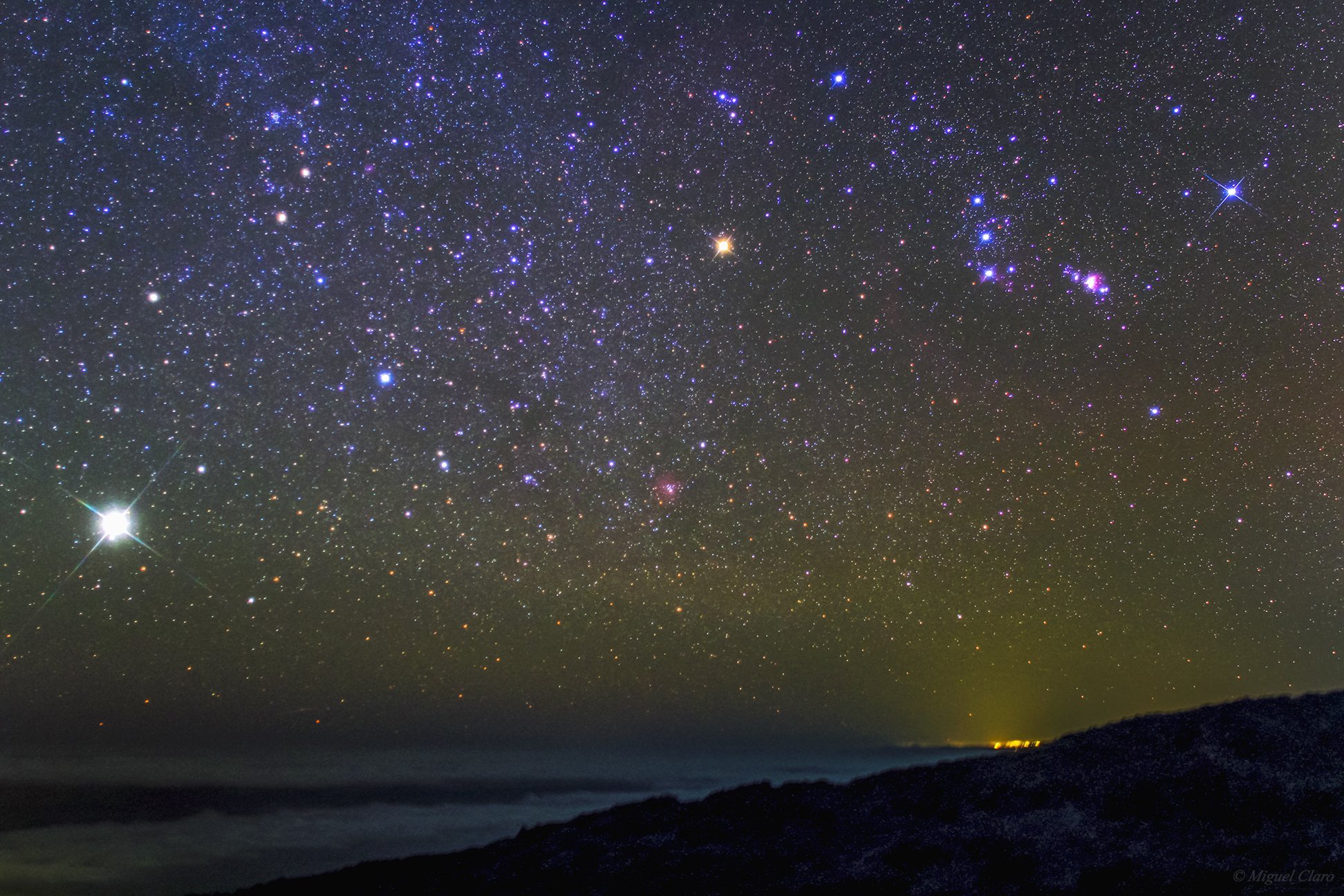 Какая звезда на юге. Сириус Астрофото. Сириус и Полярная звезда в ночном небе. Созвездие Ориона в Млечном пути. Сириус звезда на небе фото.