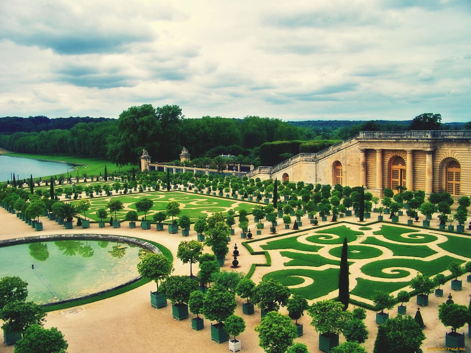 Версаль садовый. Версальский дворец и сады. Версальский дворцово-парковый ансамбль. Дворец Версаль версальный парк. Парковый ансамбль Версаля во Франции.
