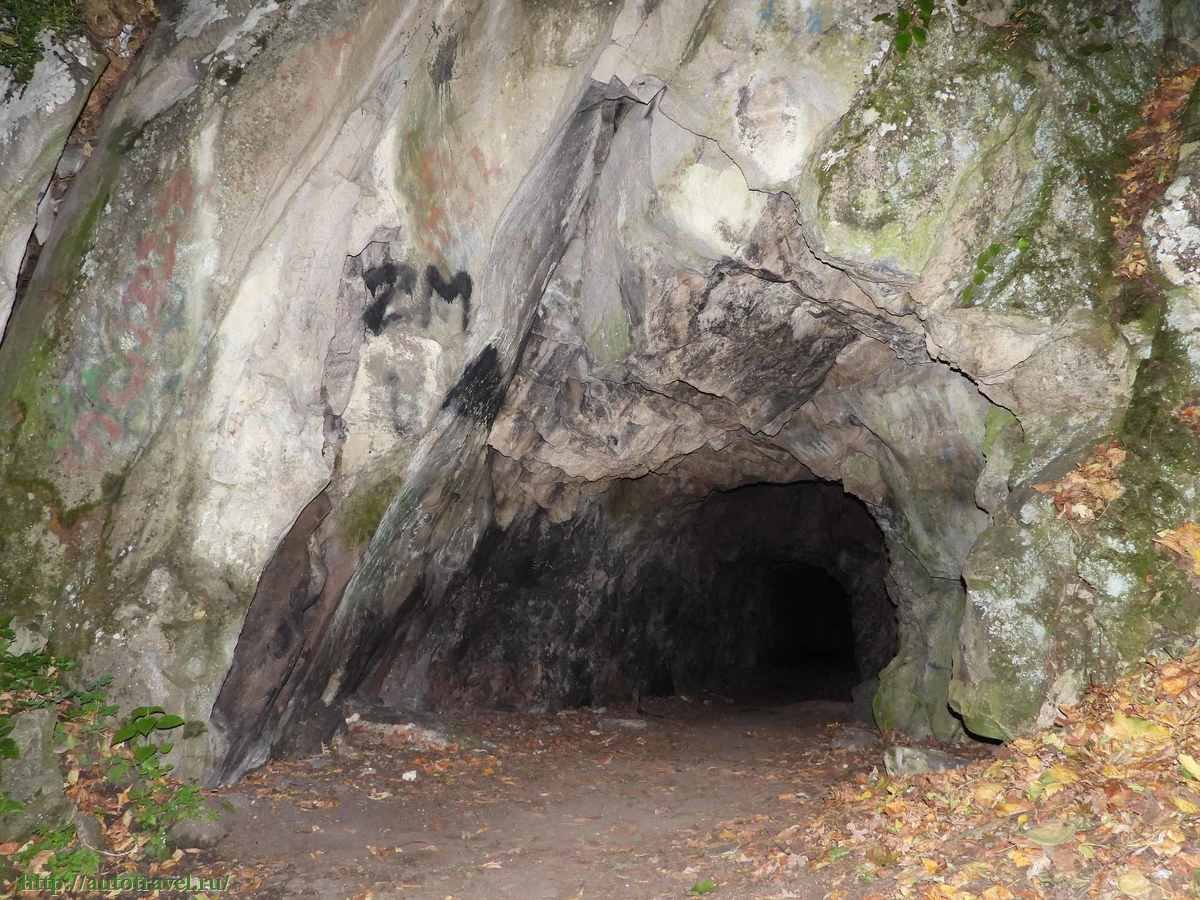 Железноводск пещера. Гора Развалка Железноводск пещера вечной мерзлоты. Железноводск Развалка гора пещера. Железноводск гора Развалка Вечная мерзлота. Пещера летней мерзлоты Железноводск.
