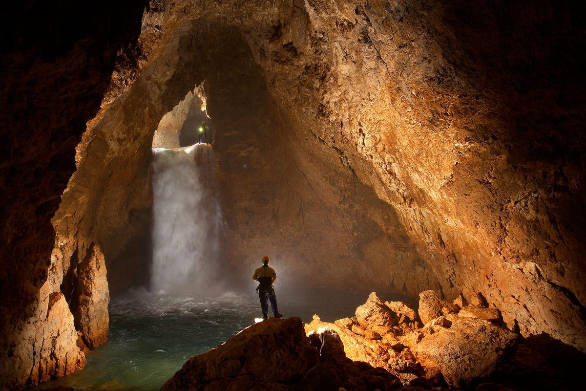 Cave's. Пещера Крубера-Воронья. Пещера Крубера Крым. Пещера Крубера Грузия. Крубера Абхазия.