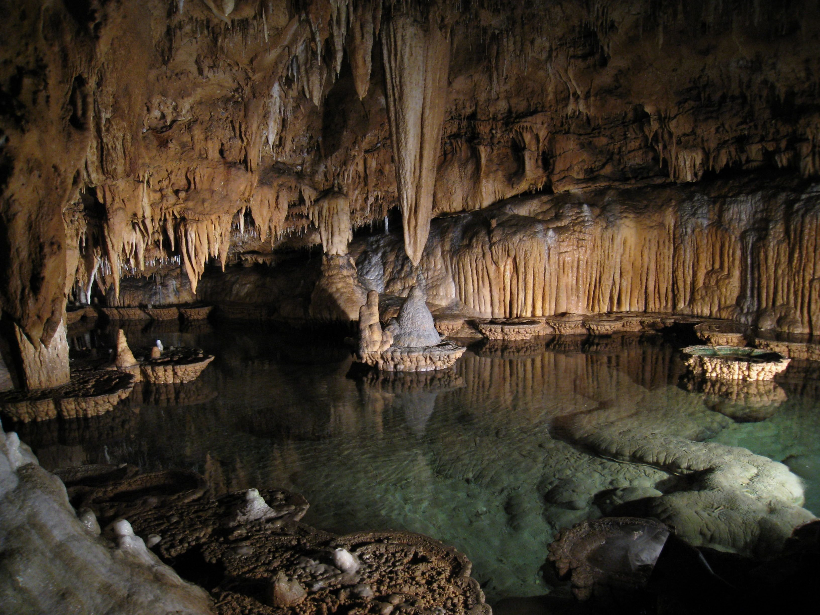 Cave. Пещера Онондага, Миссури, США. Пещерный жемчуг пещера одондага. Огромная пещера. Пещера в Амазонии.