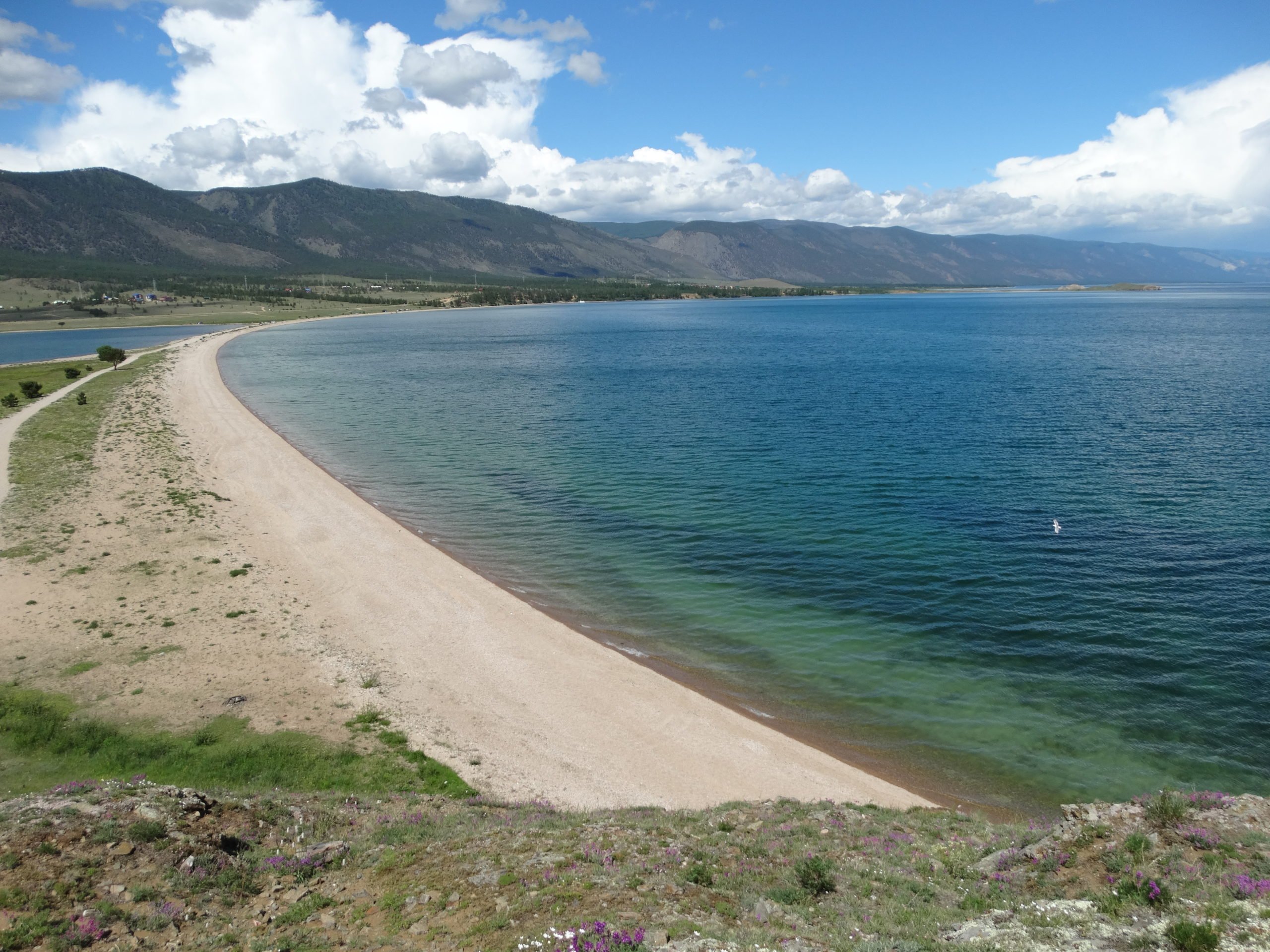 Фото малого моря. Мыс Уюга на Байкале. Озеро Курма Байкал. Куркутский залив Байкал. Коса Уюга Байкал.