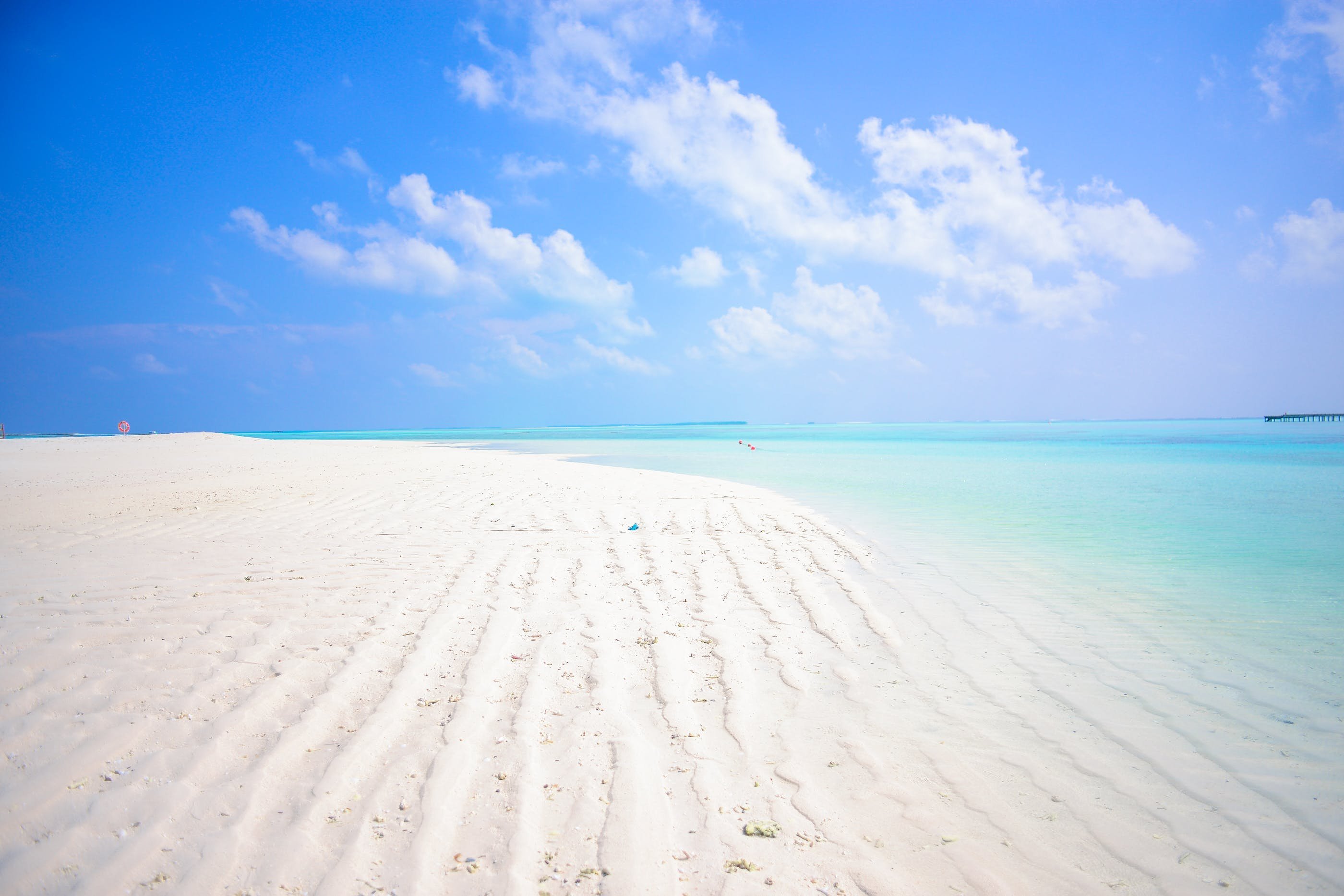 Beach better. Пляж Вайт Сенд. Пляж с белым песком. Белоснежный пляж. Море белый песок.