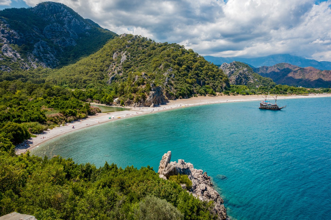 Turkish coast. Пляж Олимпос/Чиралы. Пляж Олимпос Кемер. Чирали Олимпос Турция. Олимпус Чирали Турция.