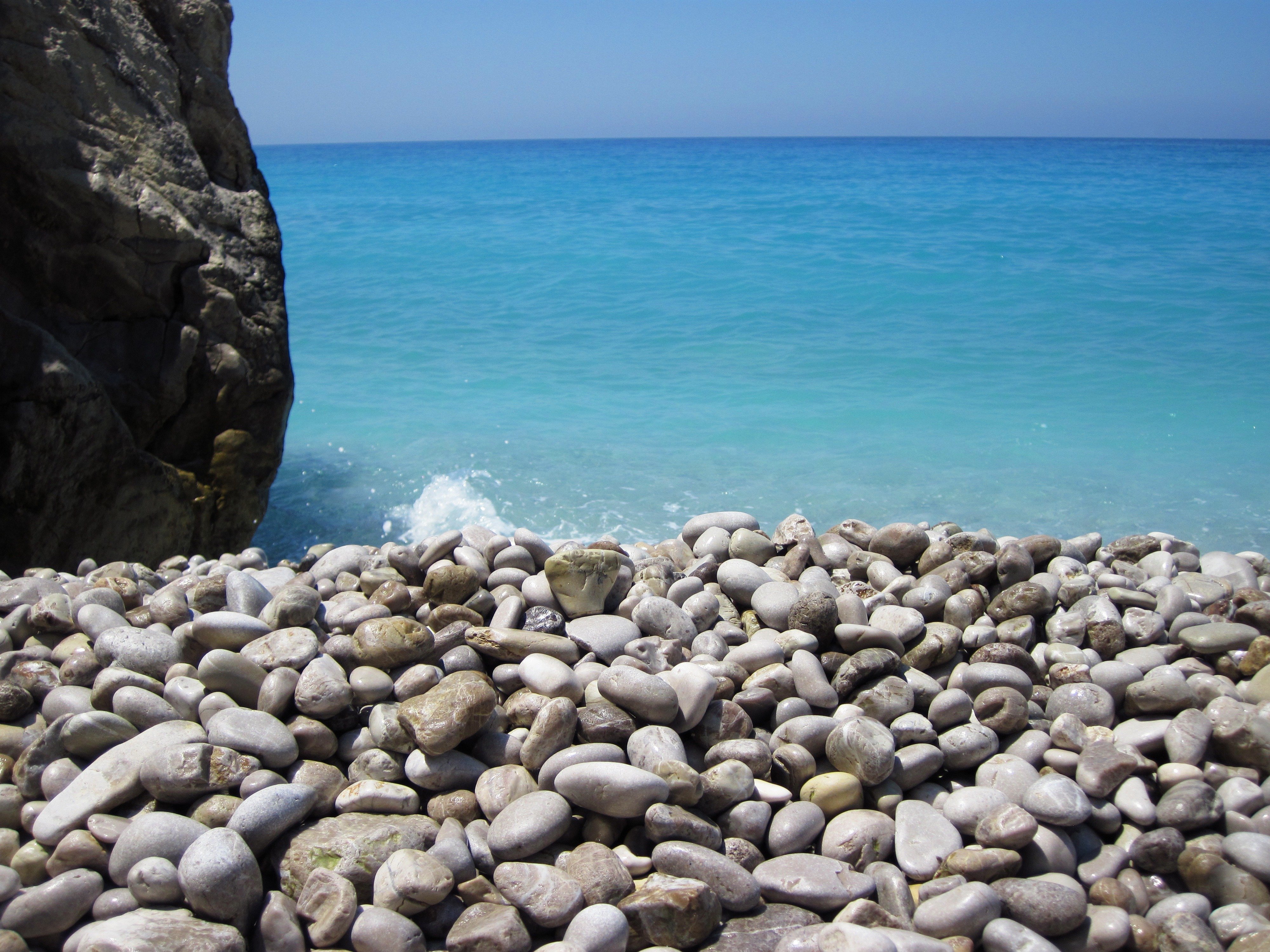 Круг черного моря. Галечный пляж Корсика. Галечный пляж Сочи. Галечный пляж Анапа камни.
