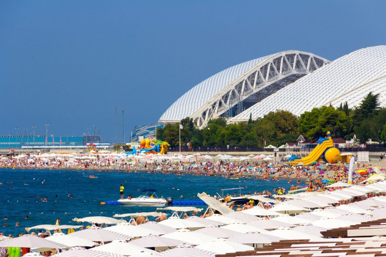 Отдых на море города. Adler Central Beach Адлер. Адлер 2022. Пляж Олимпик Бич Адлер. Пляж Центральный Сочи Адлер.