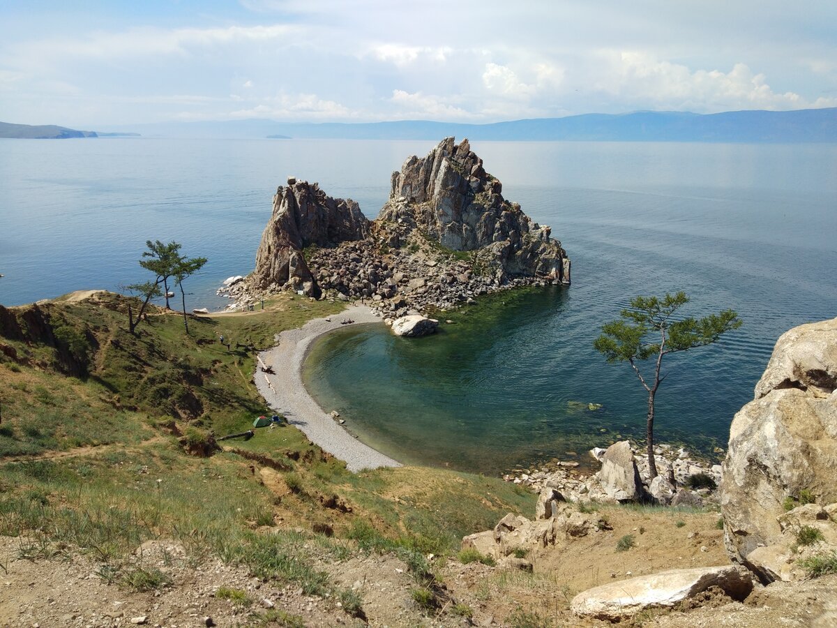 Скала Шаманка и Сарайский пляж