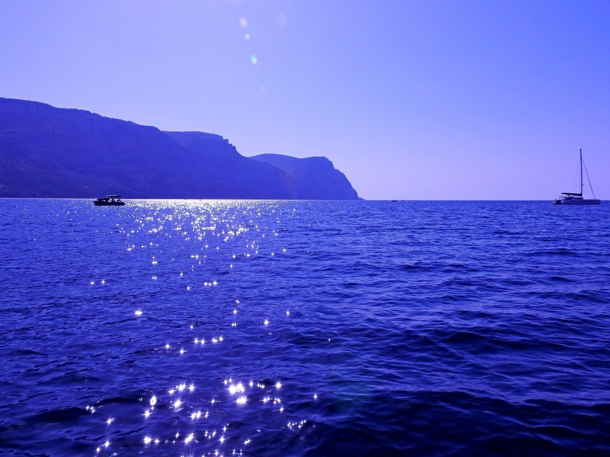 О море море. Синее море. Побережье синего моря. Сине черное море. Темно голубое море.