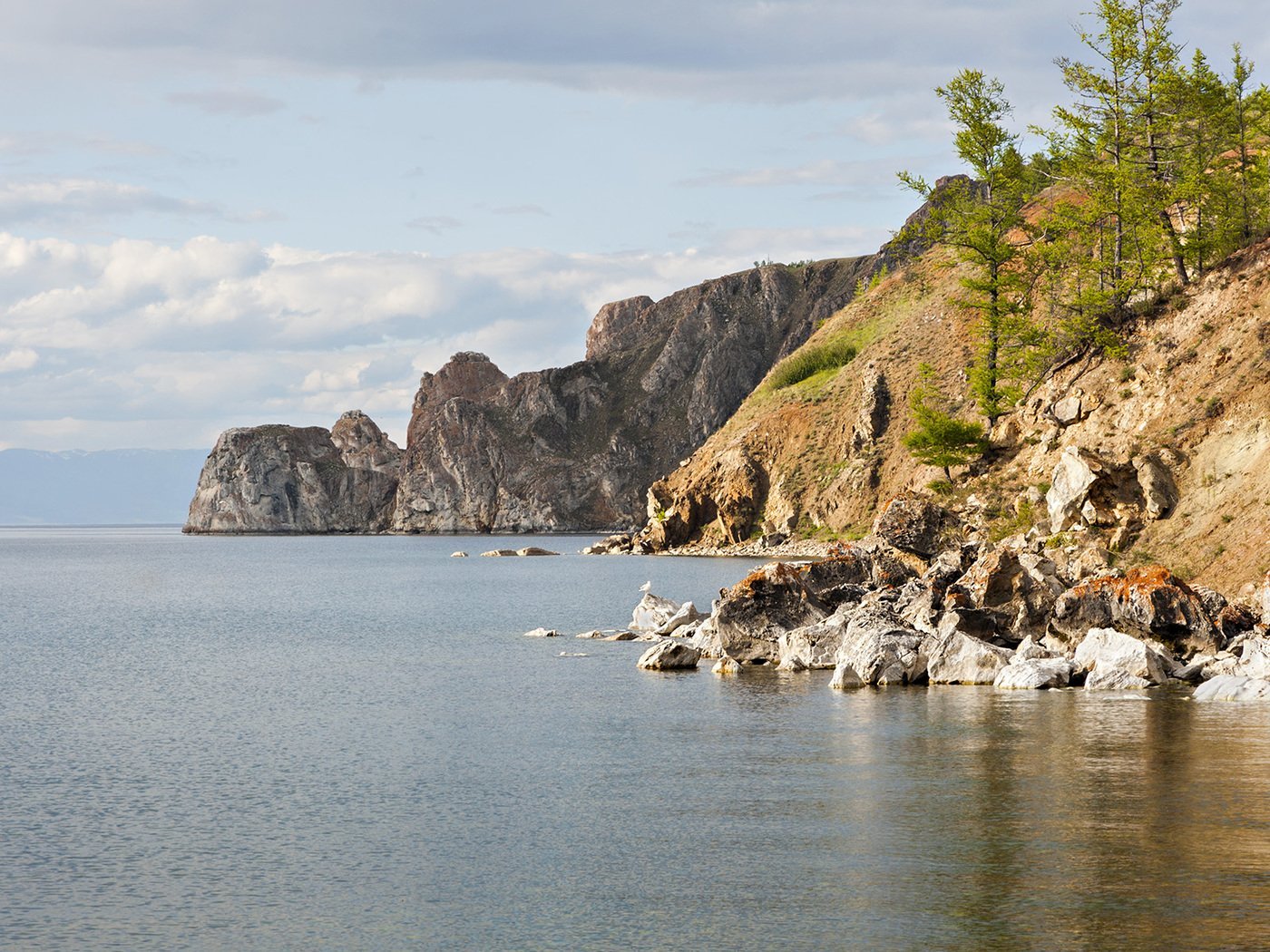 Белое море байкал. Малое море Байкал. Малое море Иркутская область. Побережье малого моря на Байкале. Пролив Малое море.