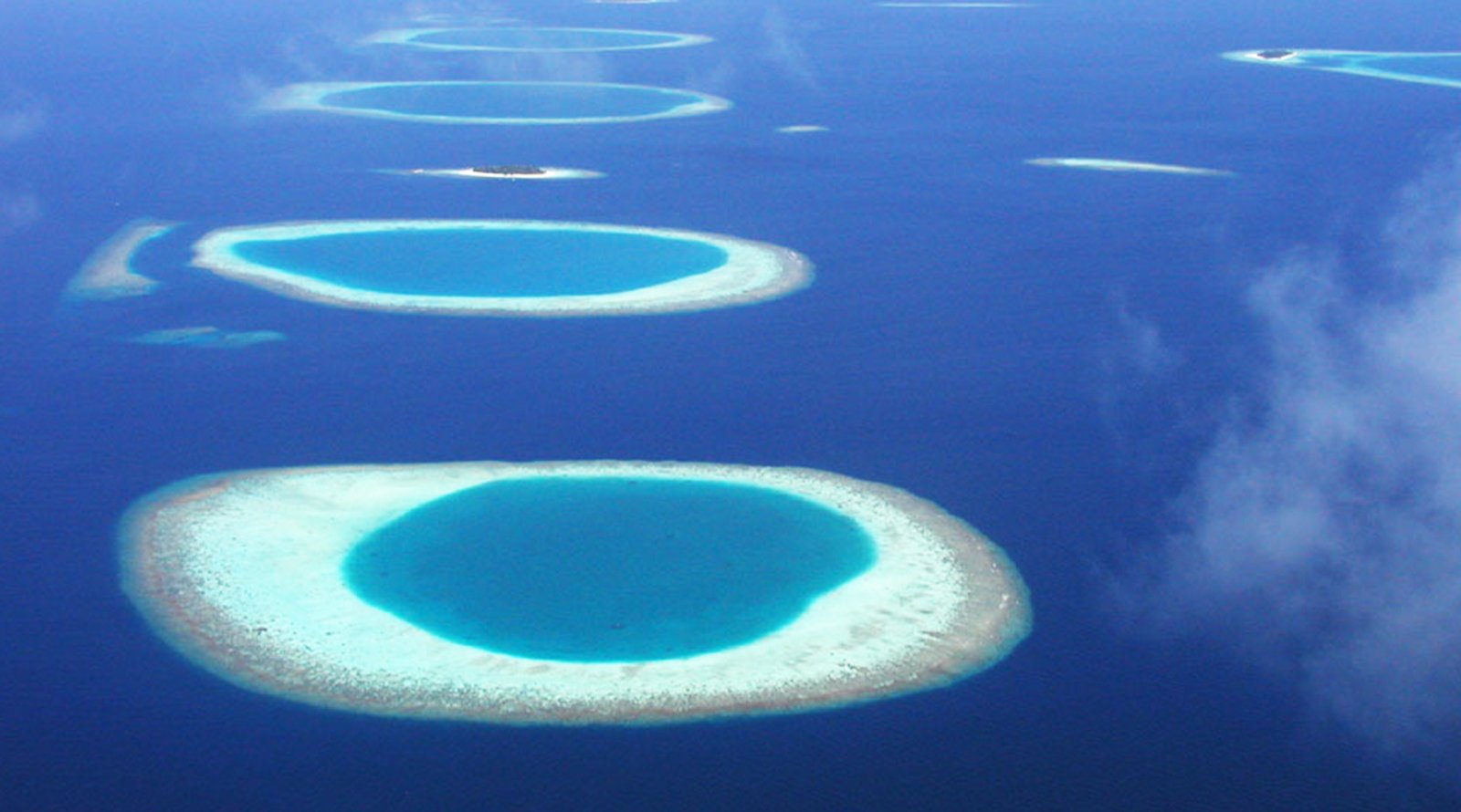 Кольцевой остров. Атолл Дюси. Остров Атолл Дюси. Коралловые Атоллы Мальдивы. Необитаемый Атолл Дюси.