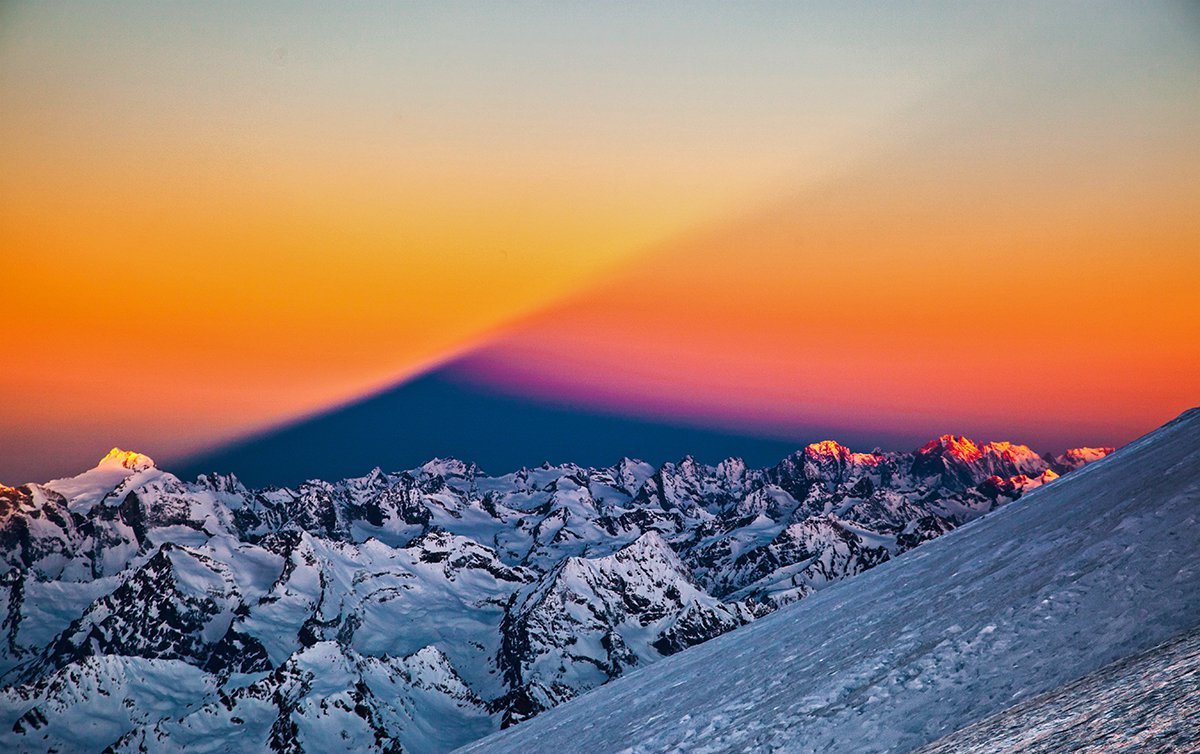 Эльбрус на закате фото