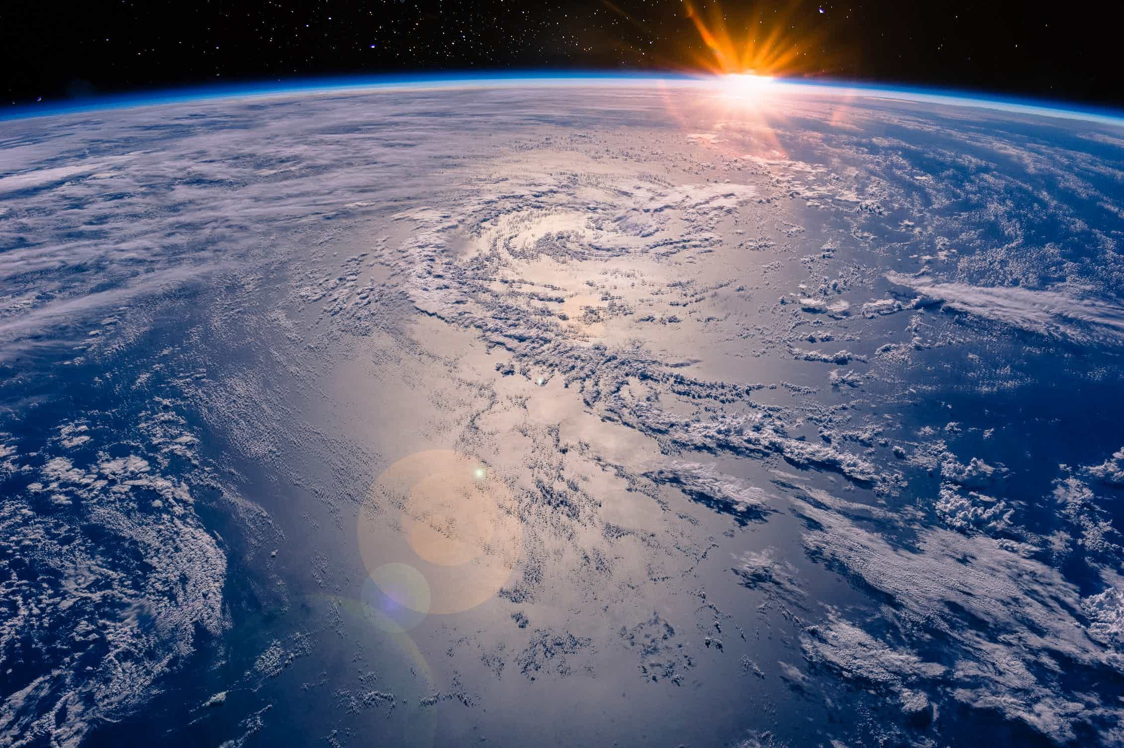 Граница земная поверхность атмосфера. О земле и космосе. Фото земли. Вид земли с космоса. Атмосфера земли.