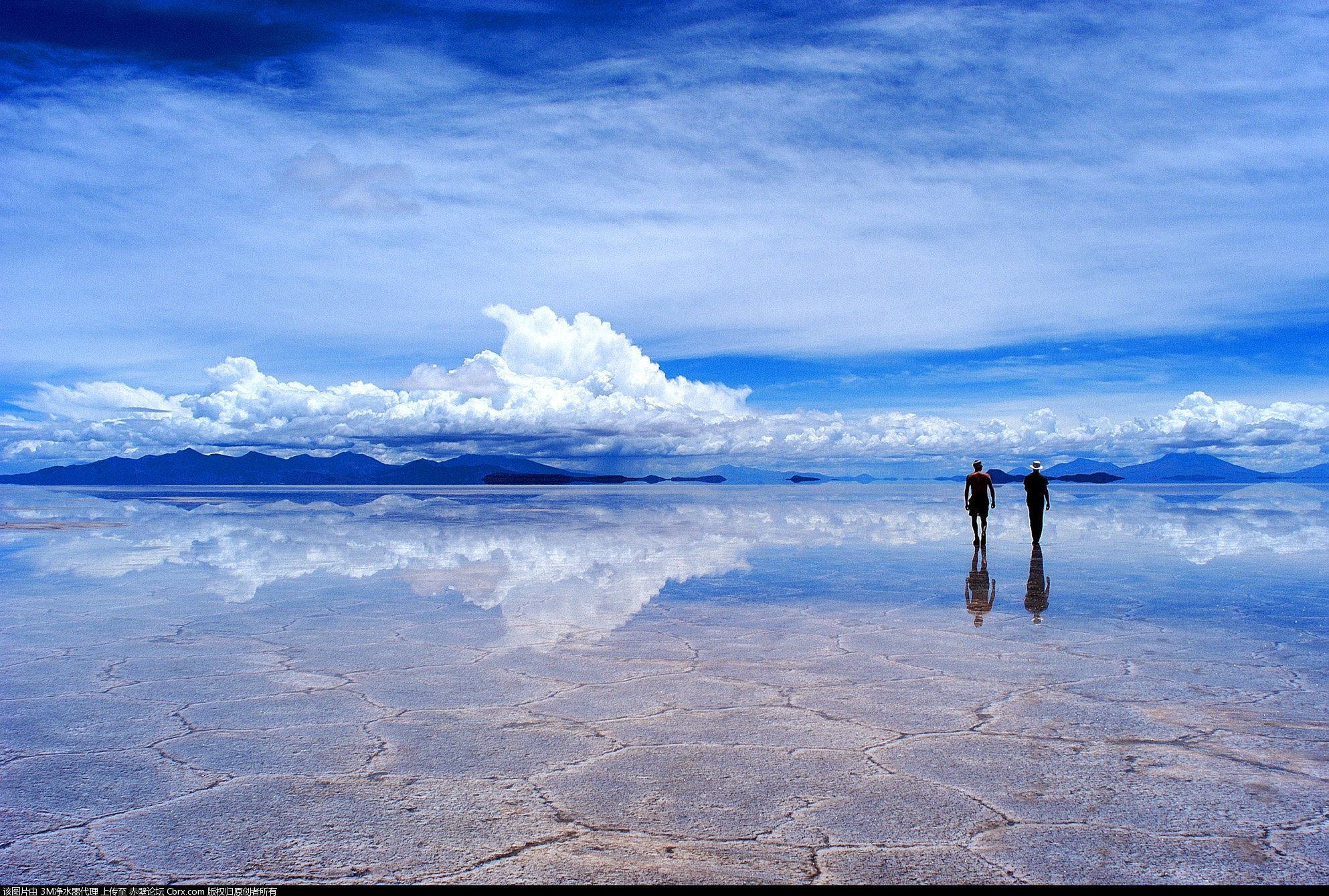 Озеро в боливии. Озеро Салар-де-Уюни, Боливия. Солончак Уюни Боливия. Солончак Салар-де-Уюни, Боливия. Озеро солончак Уюни.