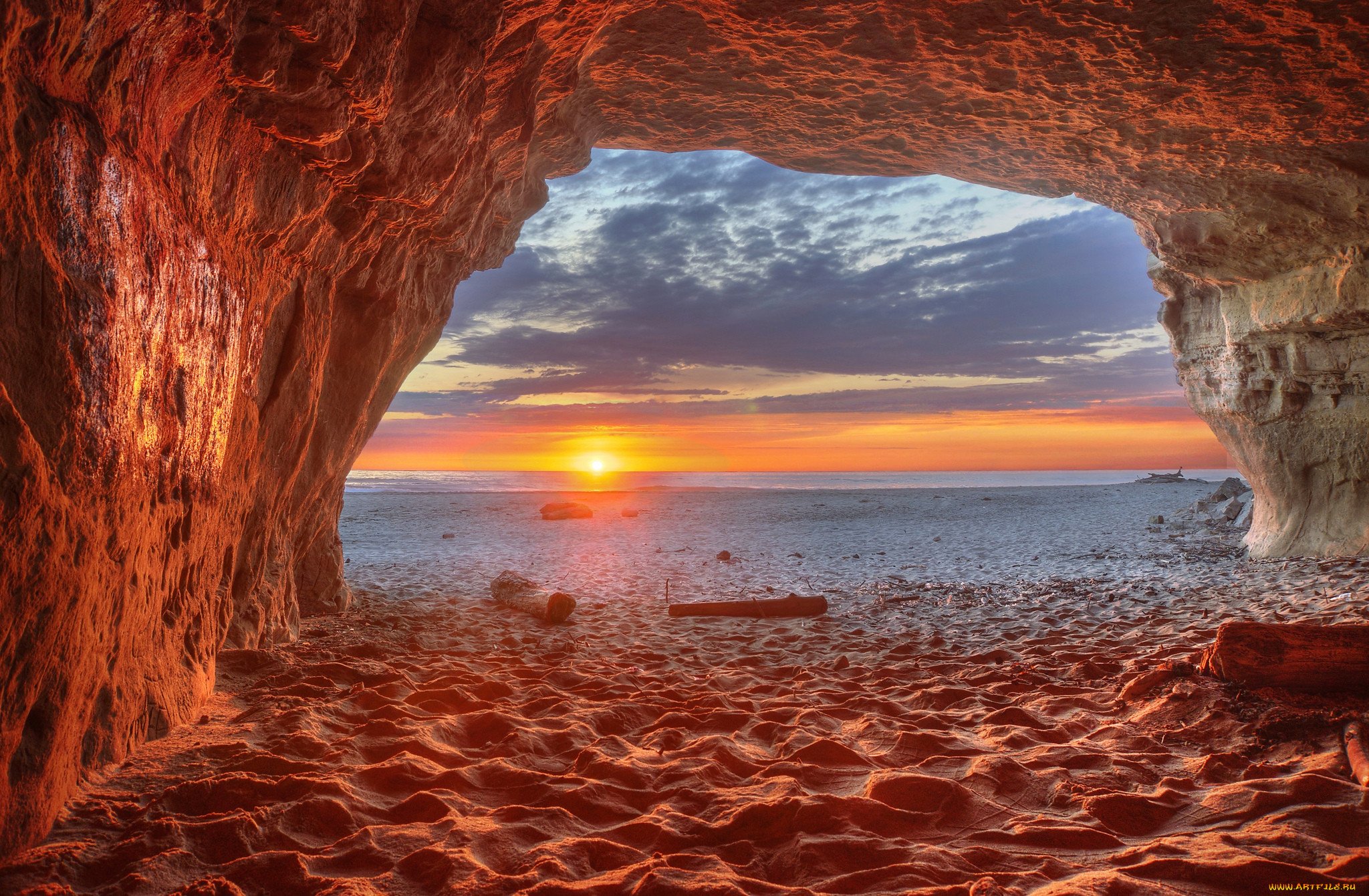 Морская пещера в Алгарве Португалия на закате
