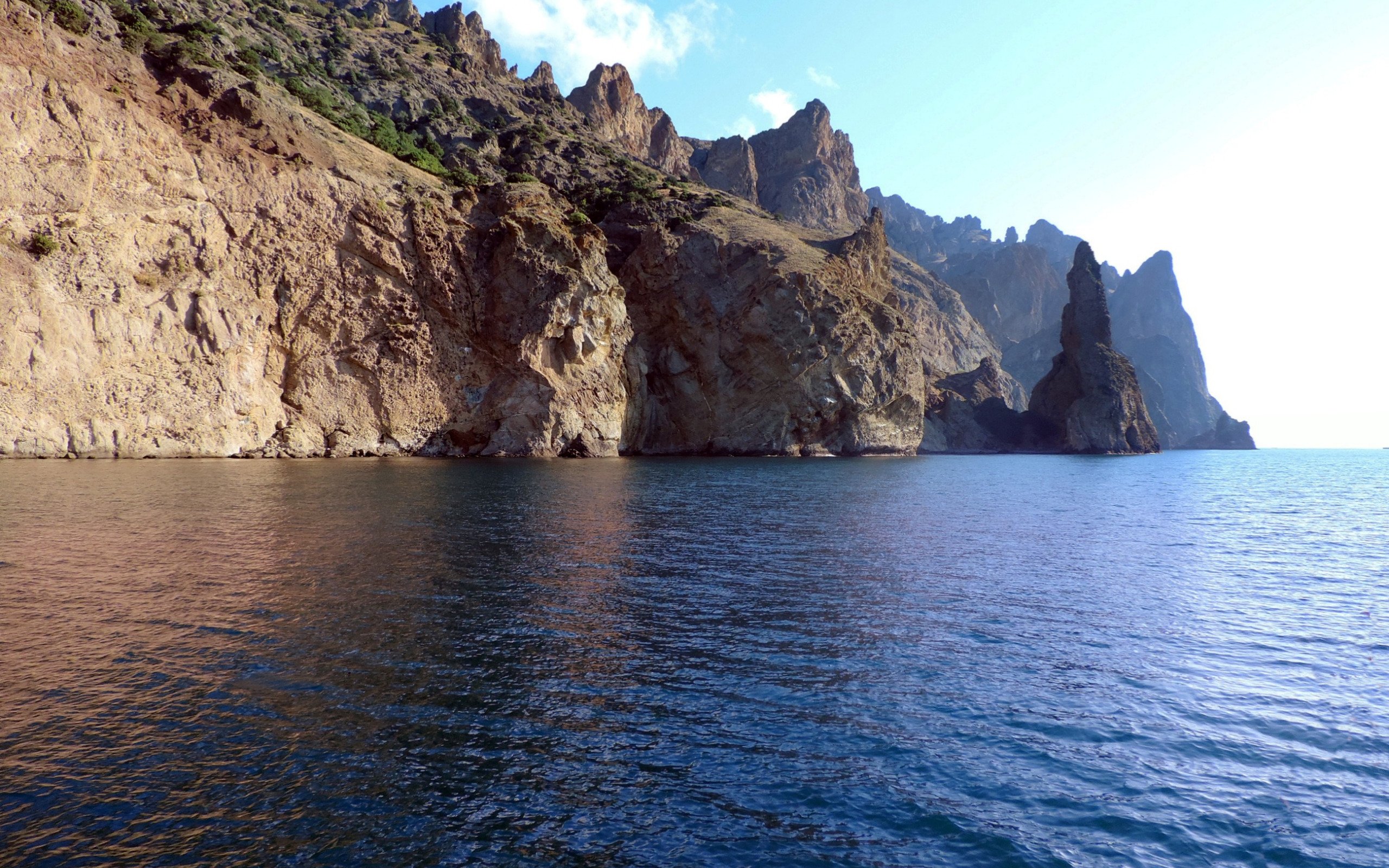 Берег черного моря крым. Мыс Карадаг Крым. Черное море Карадаг. Карадаг Коктебель. Мыс Айя Крым.