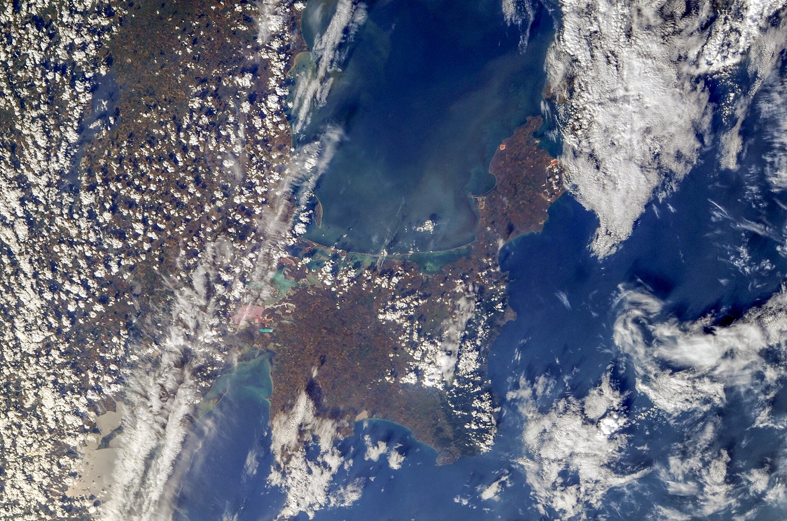 Сегодня со спутника. Черное море снимок со спутника. Мертвое море снимок со спутника. Космический снимок Крымского полуострова. Полуостров Крым из космоса.
