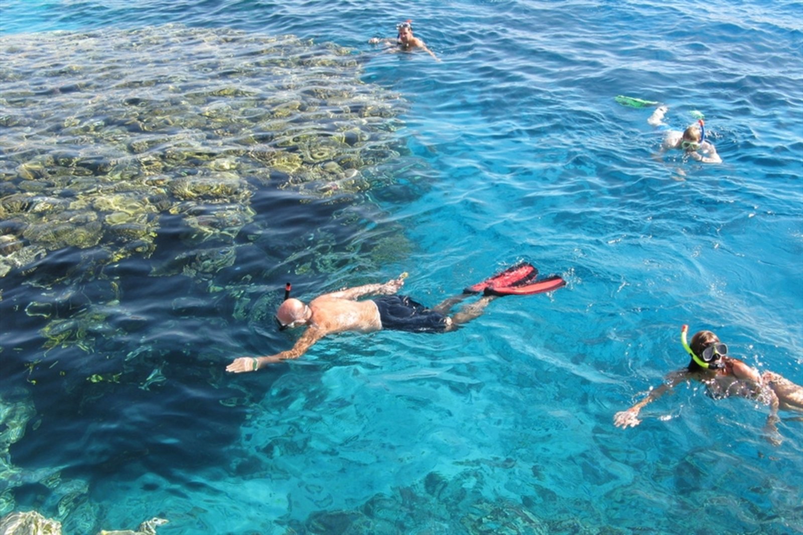 Вода в хургаде. Снорклинг Шарм Эль Шейх. Египет снорклинг красное море. Море Шарм Эль Шейх снорклинг. Снорклинг в Хургаде.