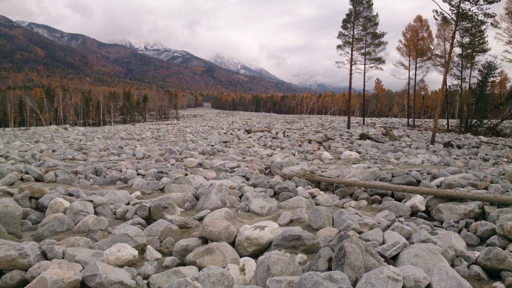 Каменная река Таганай осень