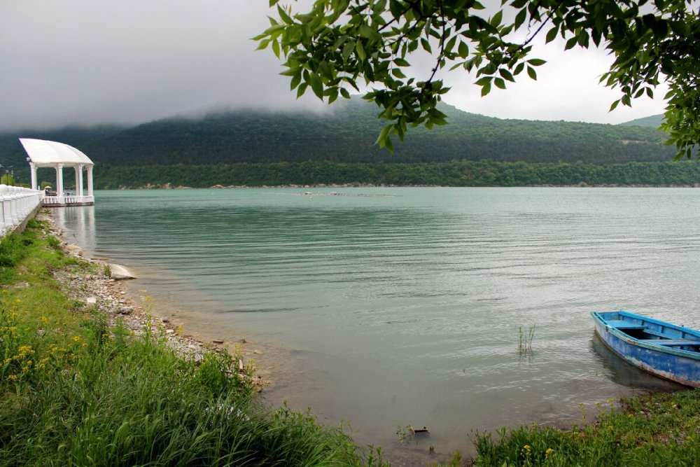 Озеро малый Лиман в Абрау Дюрсо