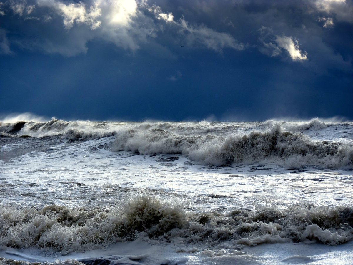 Про море шторм. Атлантика шторм. Атлантический океан шторм. Атлантический океан шторм волны. Каспийское море шторм.
