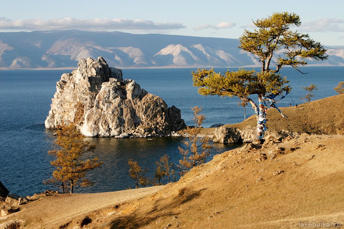 Байкал фото. Скала Шаманка на острове Ольхон. Ольхон Байкал достопримечательности. Остров Ольхон на Байкале достопримечательности. Байкал осень Ольхон.