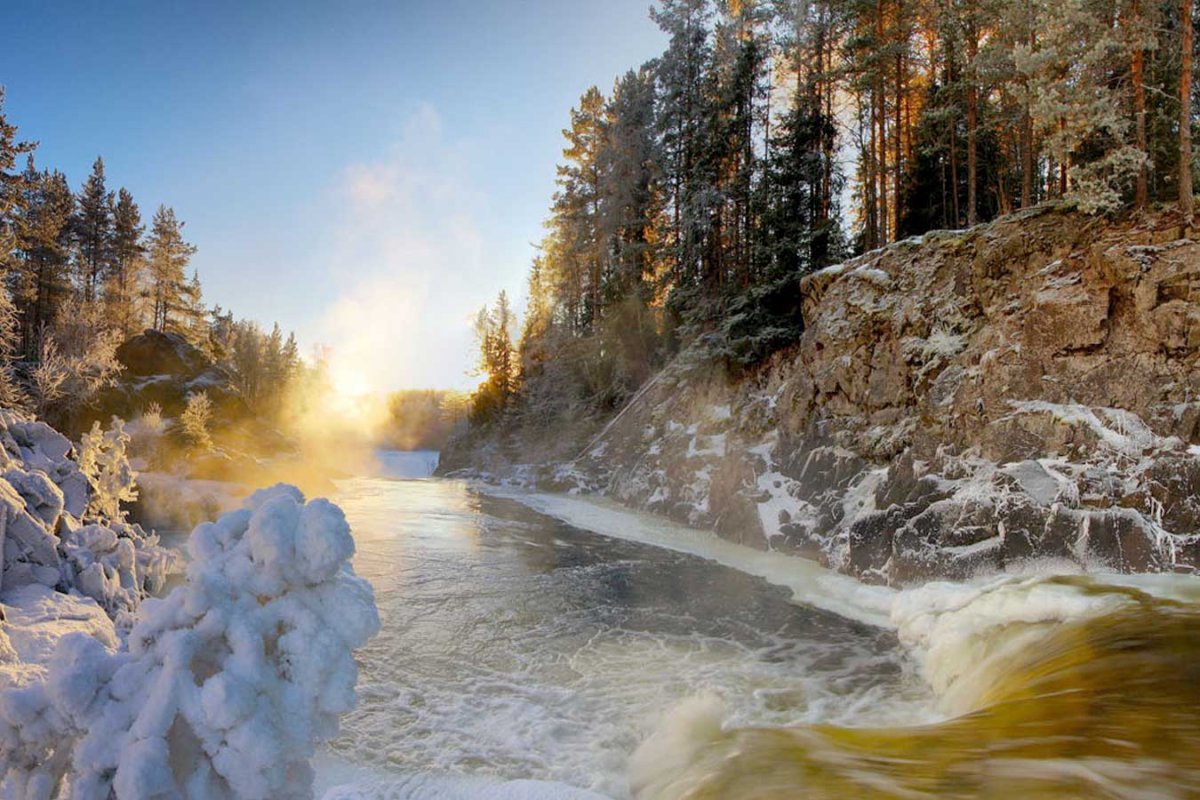 Равнинный водопад в Карелии