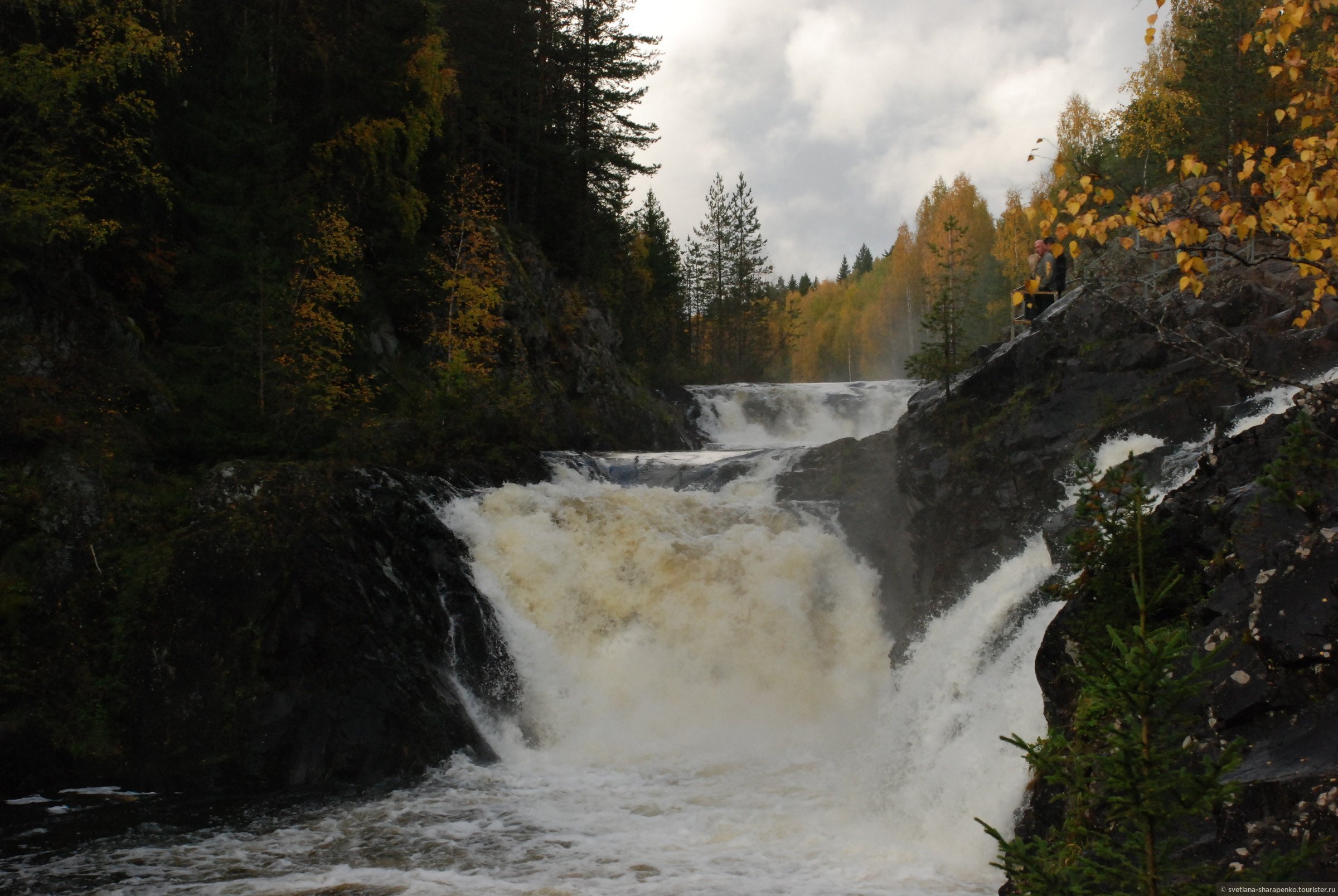 Равнинный водопад в Карелии