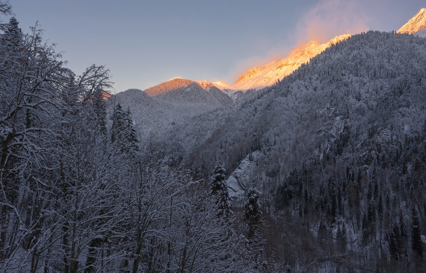 Абхазия горы отели зима