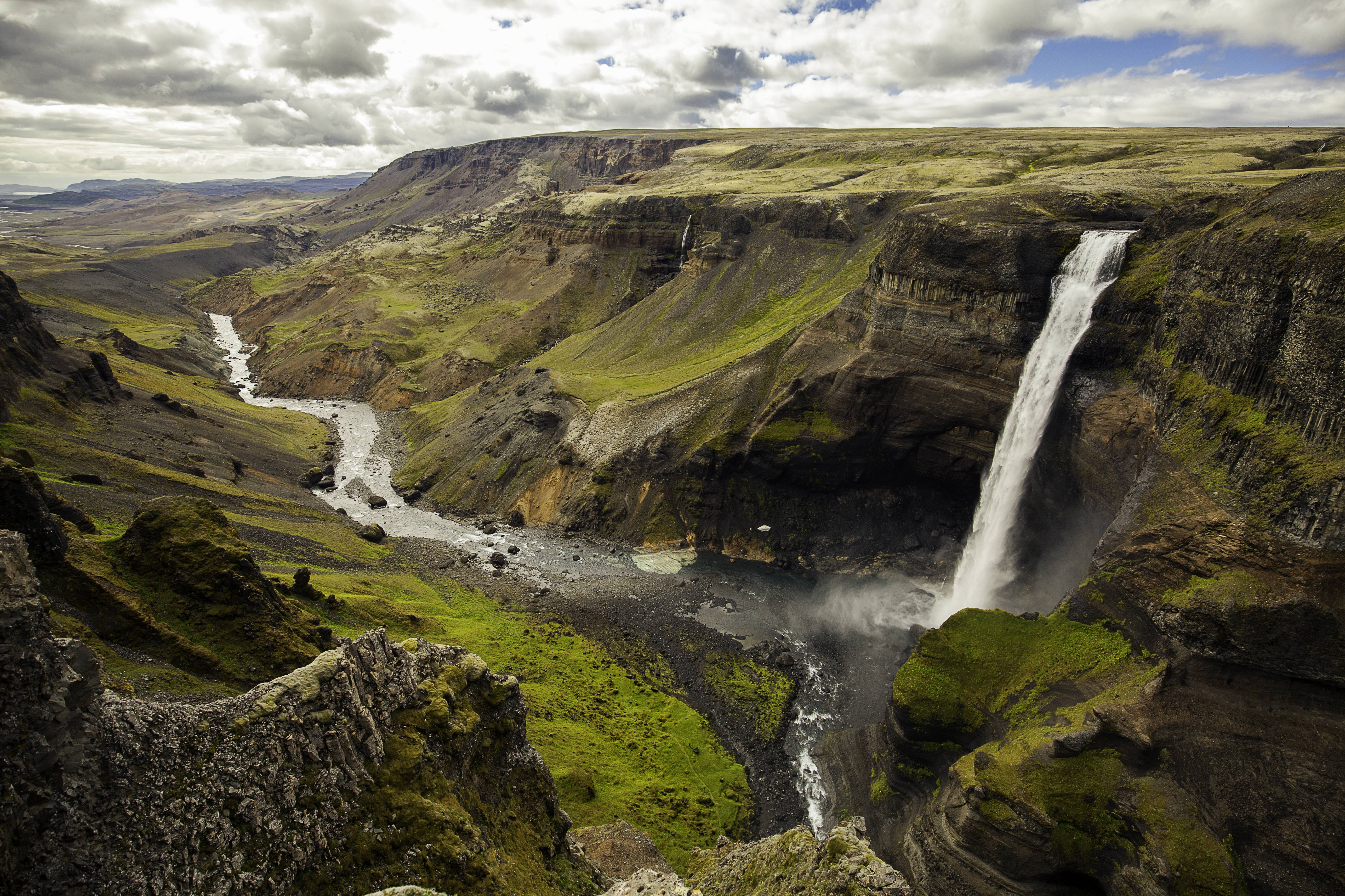 Исландия. Хауифосс водопад Исландия. Рейкьявик Исландия водопад. Водопад Хайфосс в Исландии. Фьядрарглйуфур Исландия.