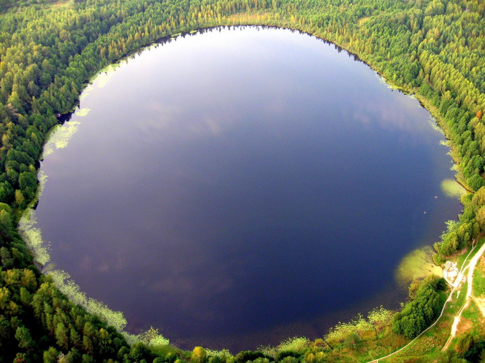 круглое озеро лобня