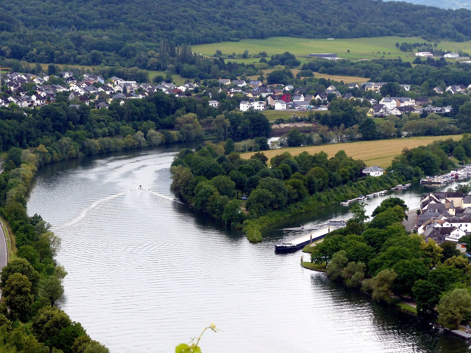 Река в германии приток мозеля. Река Бебра в Германии. Река Рейн в Германии. Германия река Рейн роландзен. Бебра город в Германии.