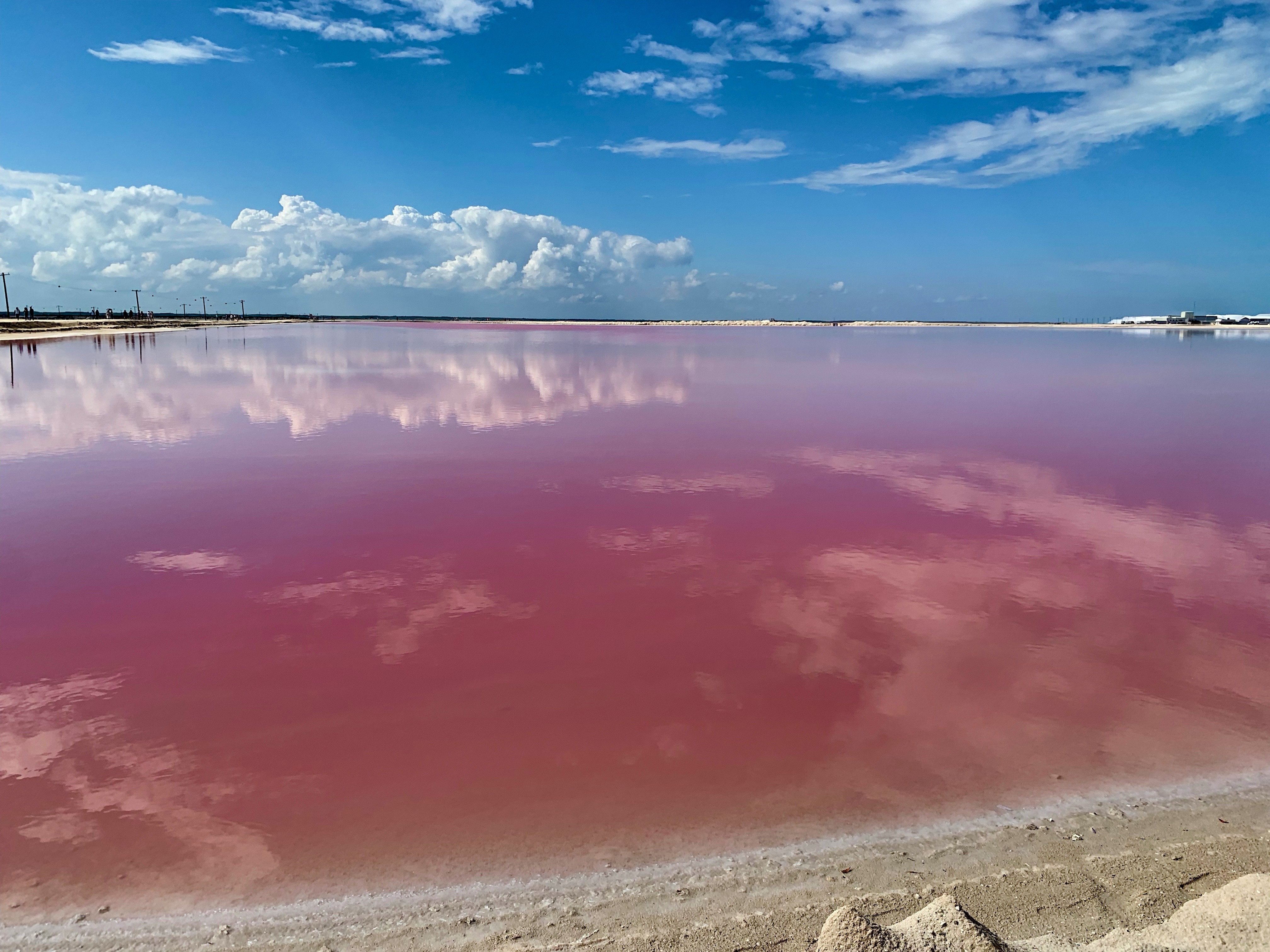 Красные озера где. Озеро Ретба Крым. Озеро Ретба Сенегал. Озеро Ретба (Retba). Розовое озеро Ретба.