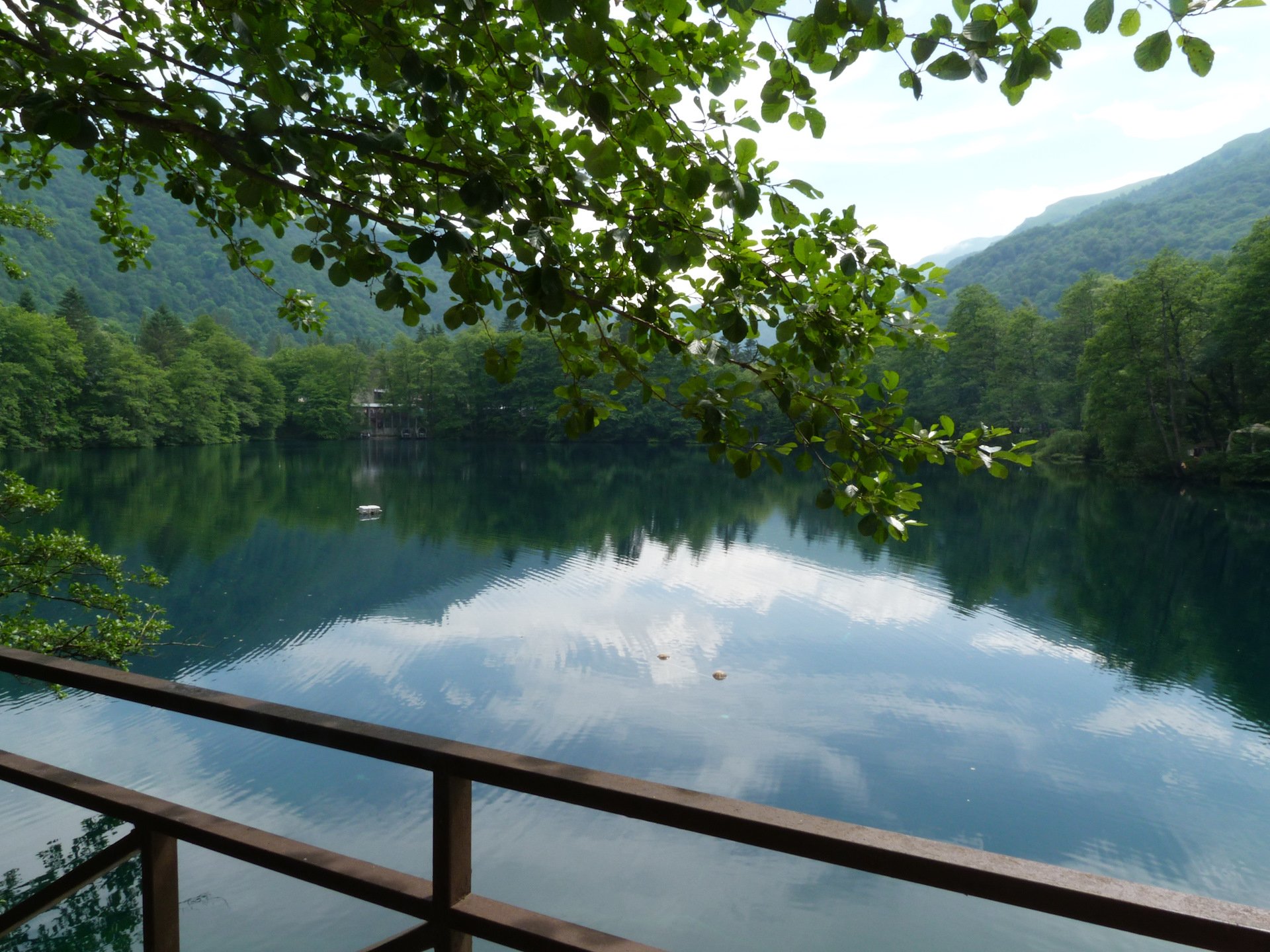 Озеро церик кель. Голубые озёра Кабардино-Балкария. Озеро Церик-кёль Кабардино-Балкария. Голубое озеро Церик Кель Кабардино-Балкария. Верхние голубые озера Кабардино-Балкарии гостиница.