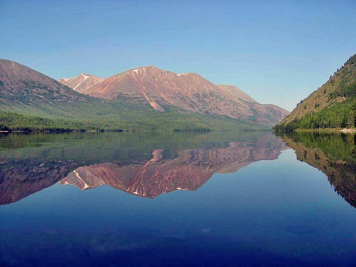 Глубочайшие озера огэ. Восточная Сибирь Байкал. Большое озеро Байкал. Сибирь озеро Байкал. Озеро Байкал Большина.