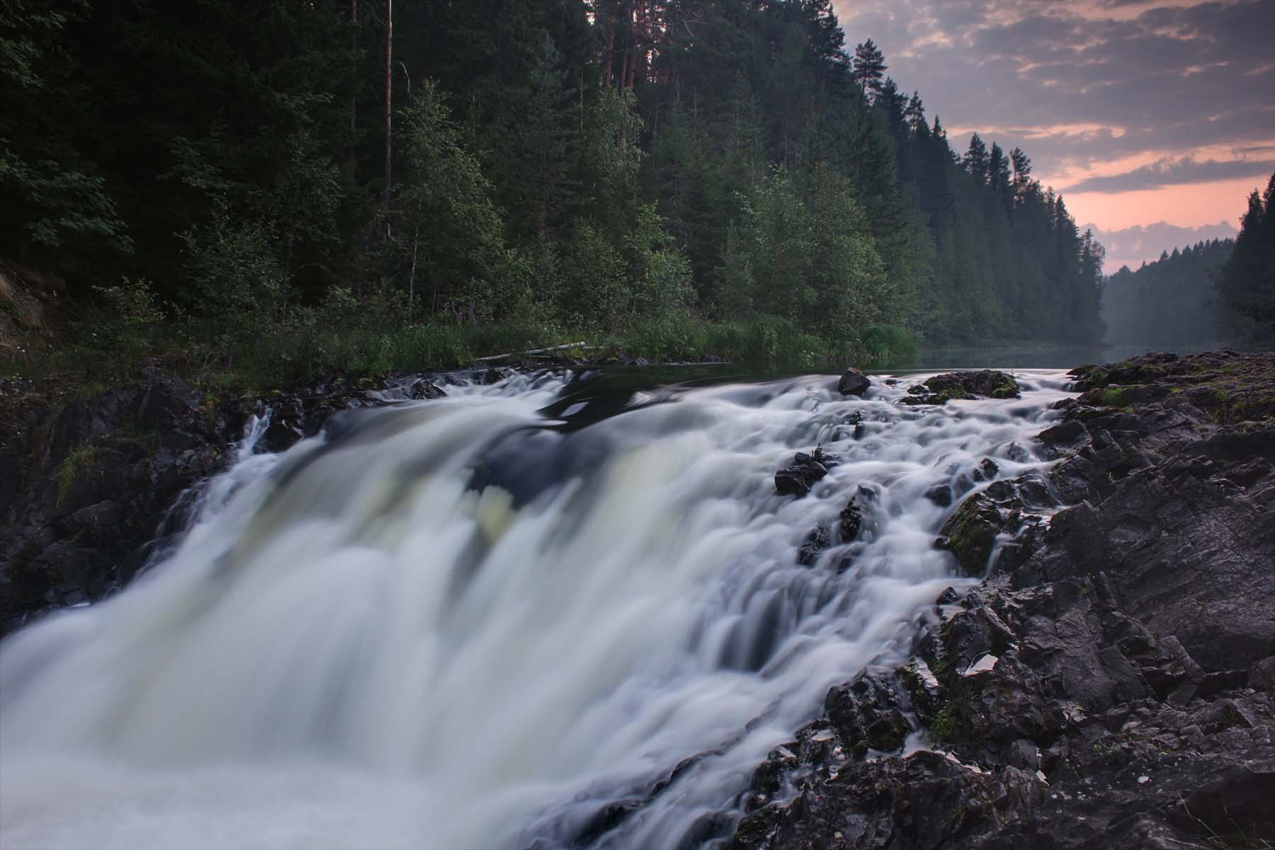 Водопад на реке суна в Карелии