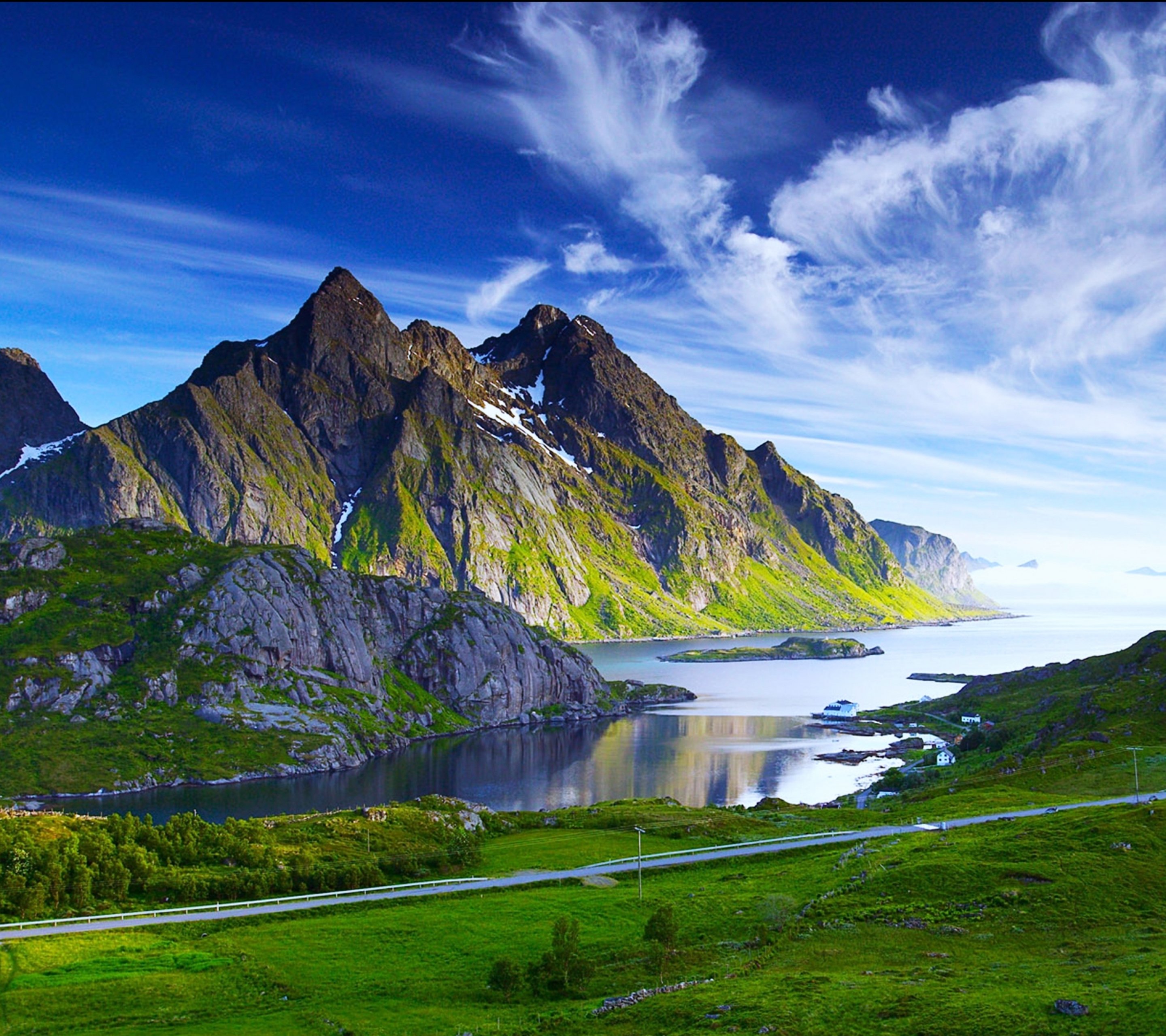 Два пейзажа. Скандинавские горы высокогорное озеро. Норвегия холмы. Горы Норвегии. Горные озера Норвегии.