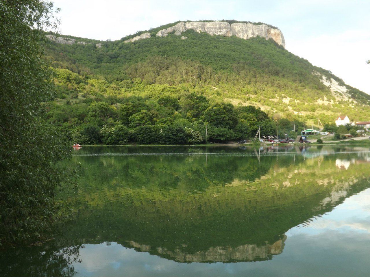 Озеро мангуп кале в крыму фото