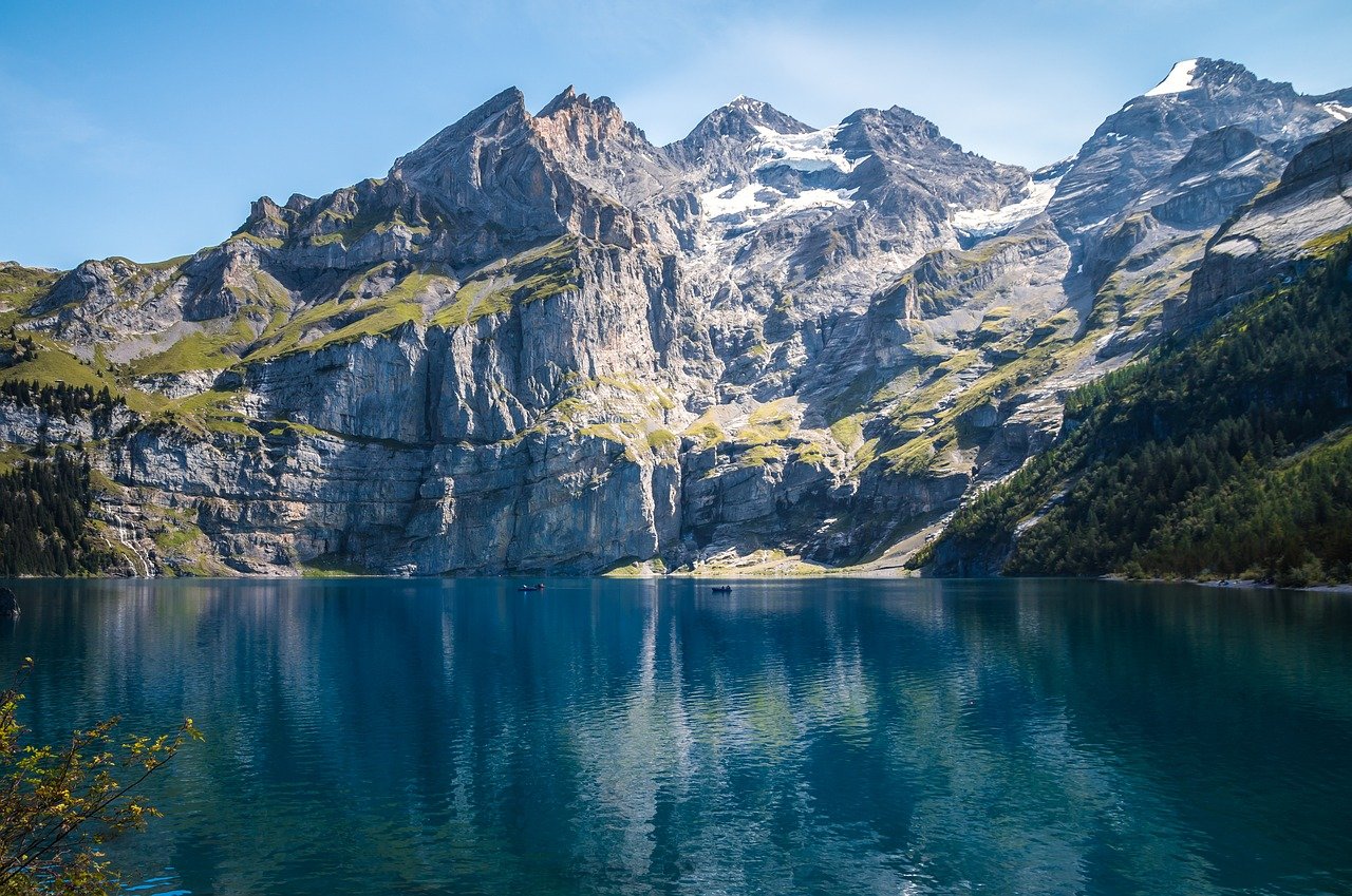 Лазурное озеро Швейцария