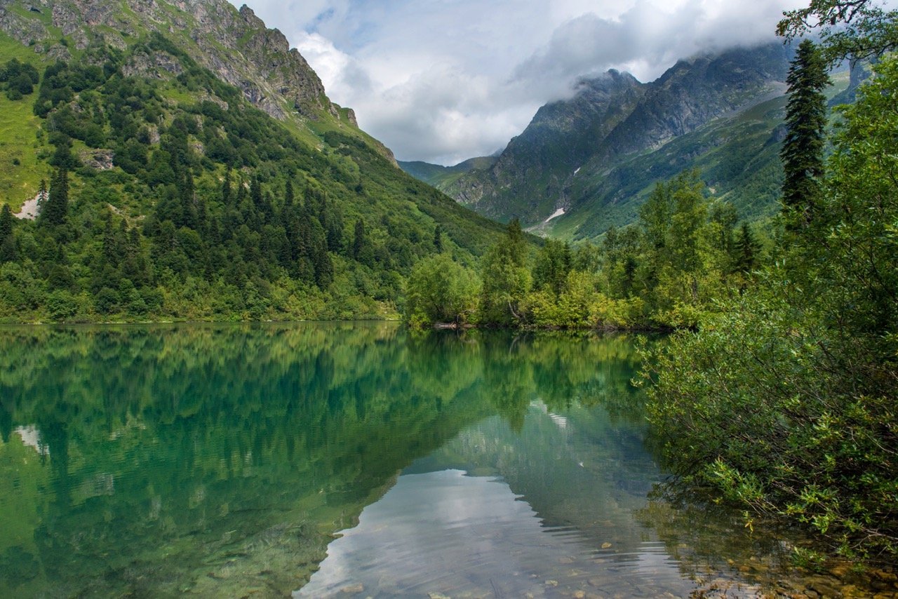 Горное озеро красная Поляна